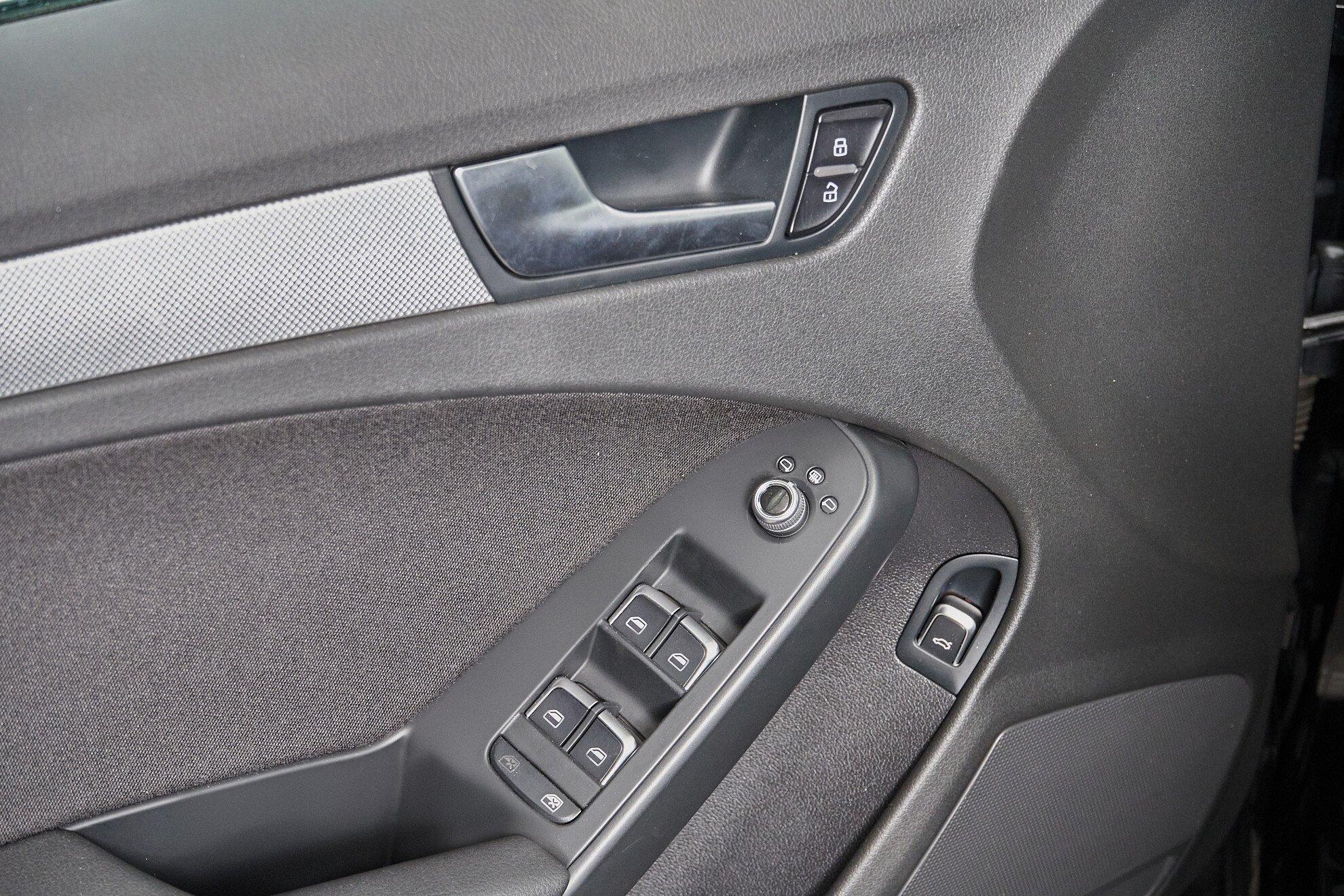 Audi A4 2014, черный