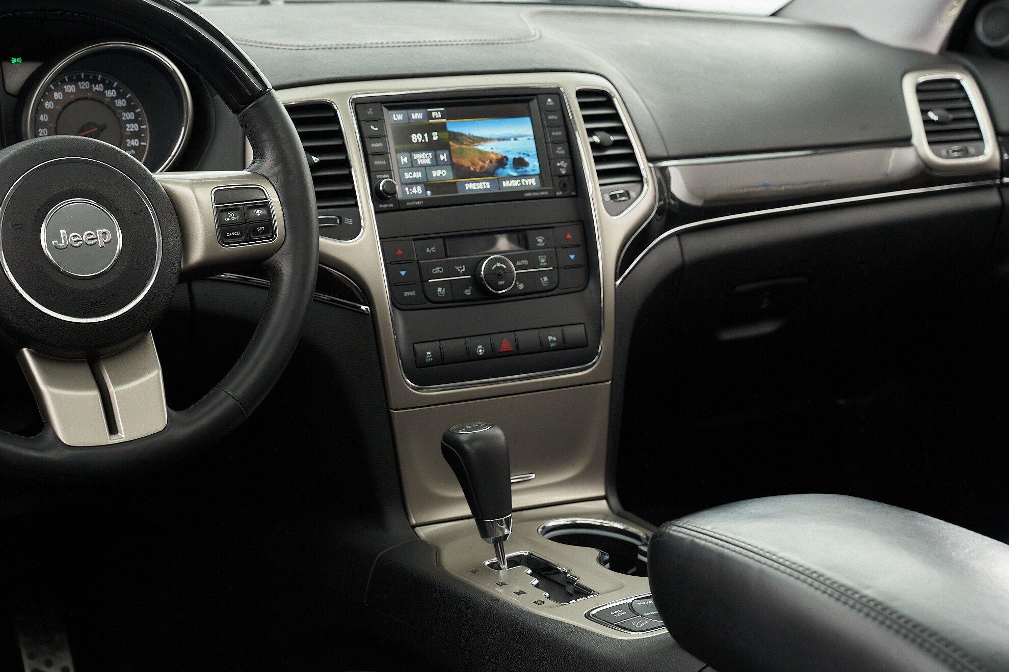 Jeep Grand Cherokee 2012, белый