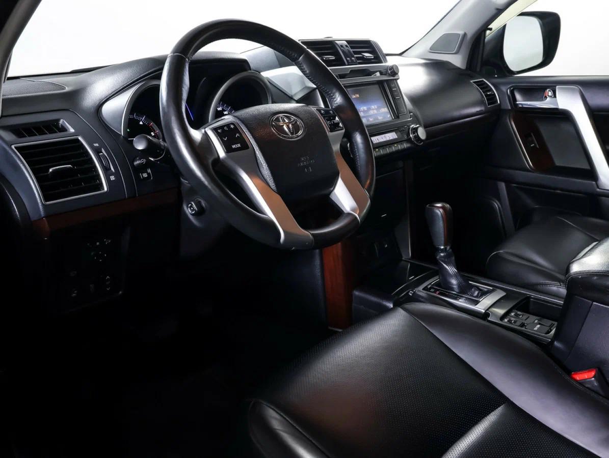 Toyota Land Cruiser Prado 2015, серый