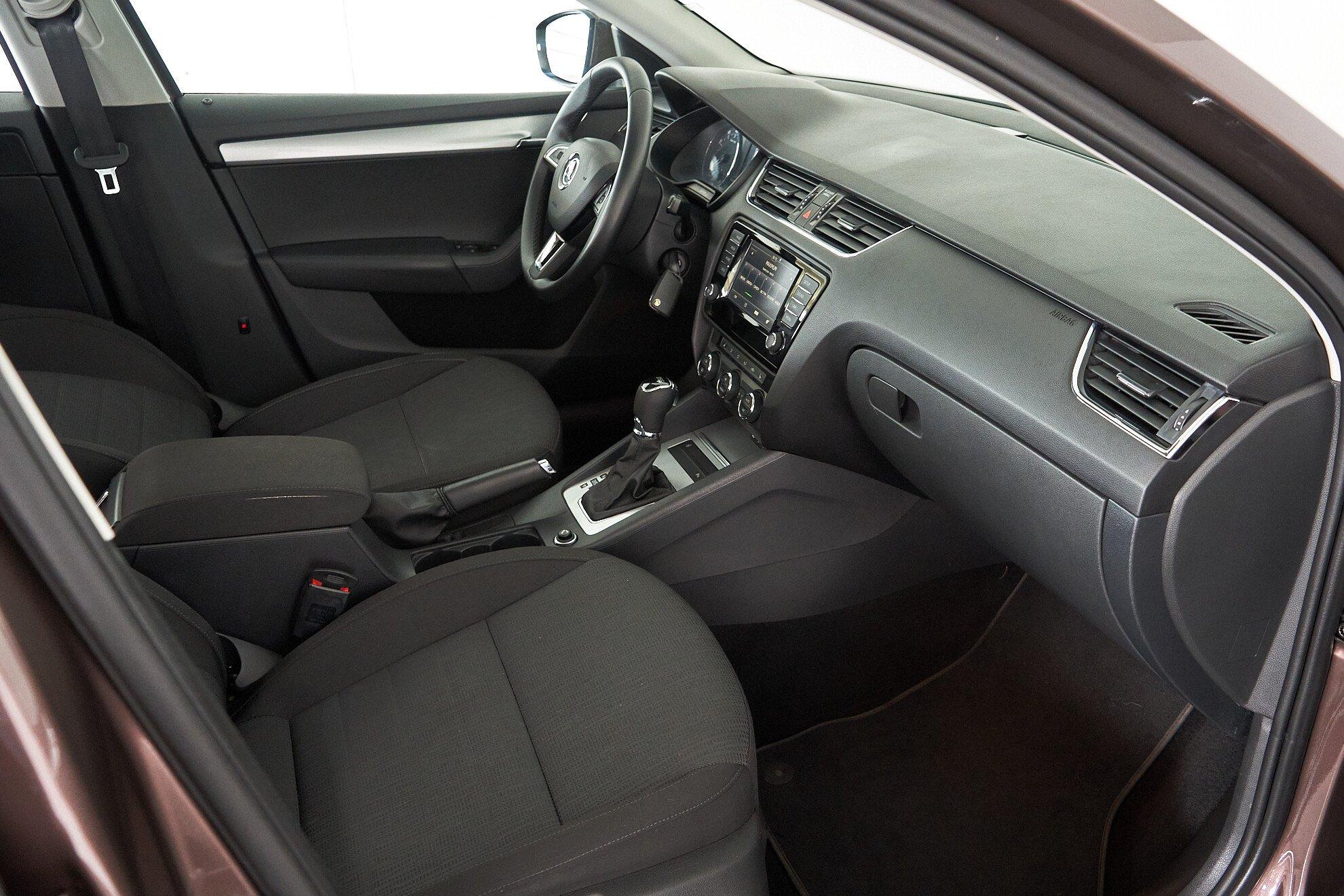 Skoda Octavia 2016, коричневый