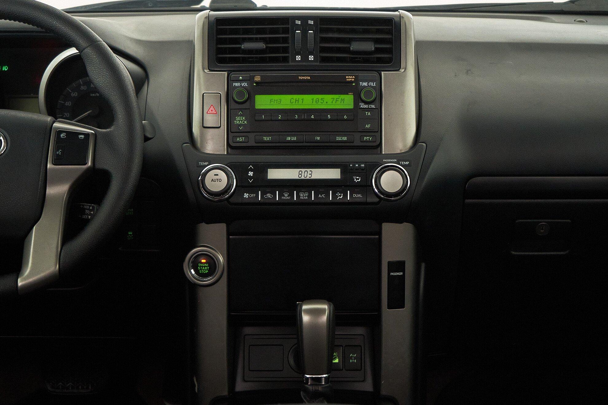 Toyota Land Cruiser Prado 2010, серебряный
