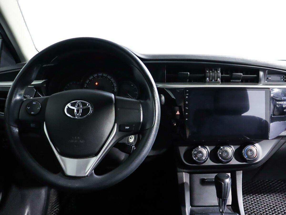 Toyota Corolla 2018, серебряный