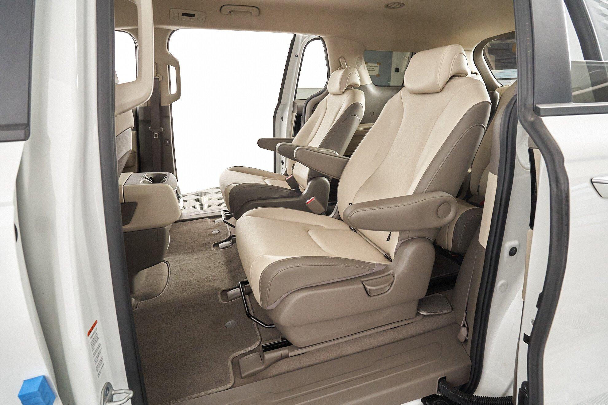Kia Carnival 2021, белый
