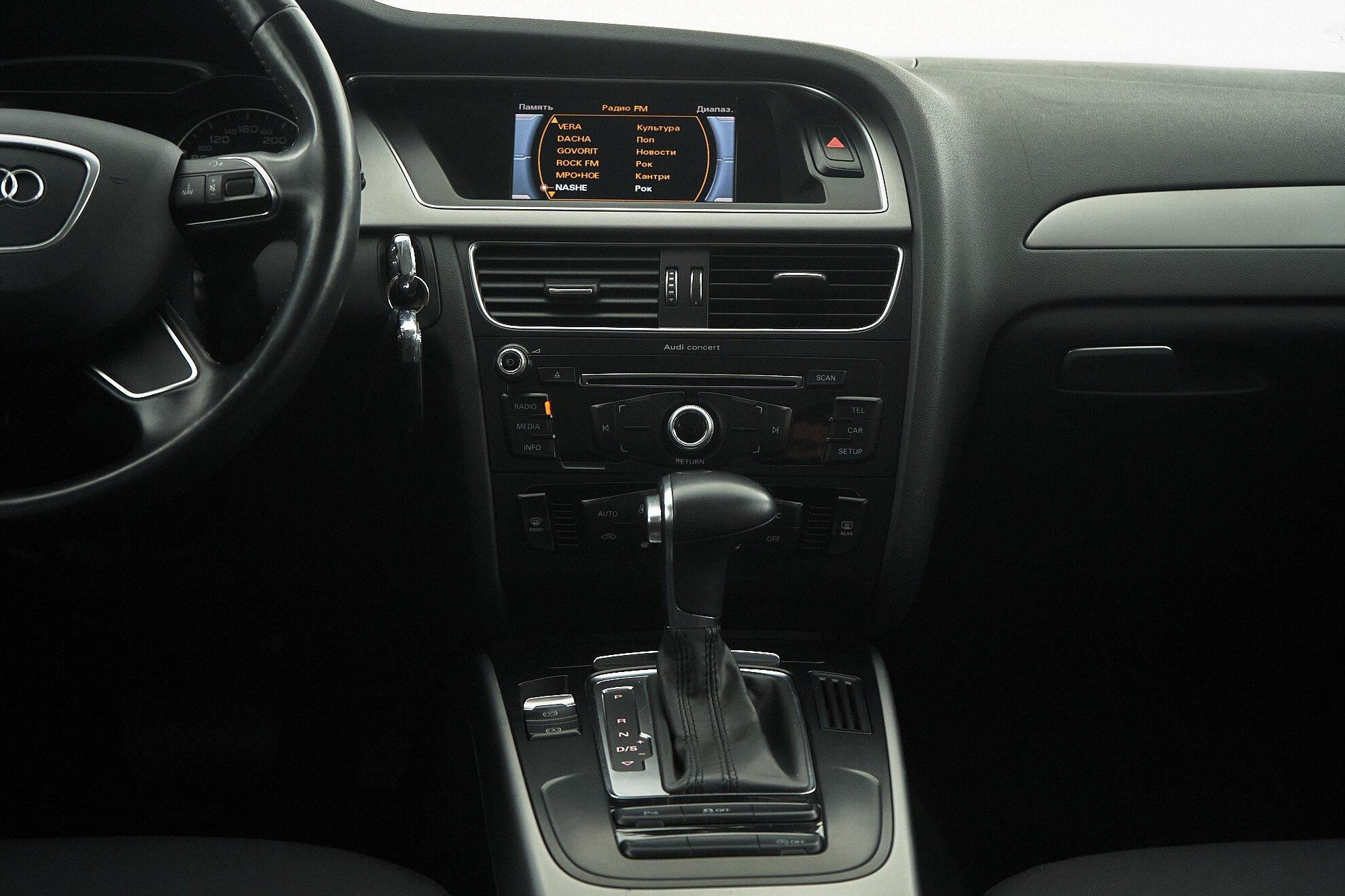 Audi A4 2013, белый