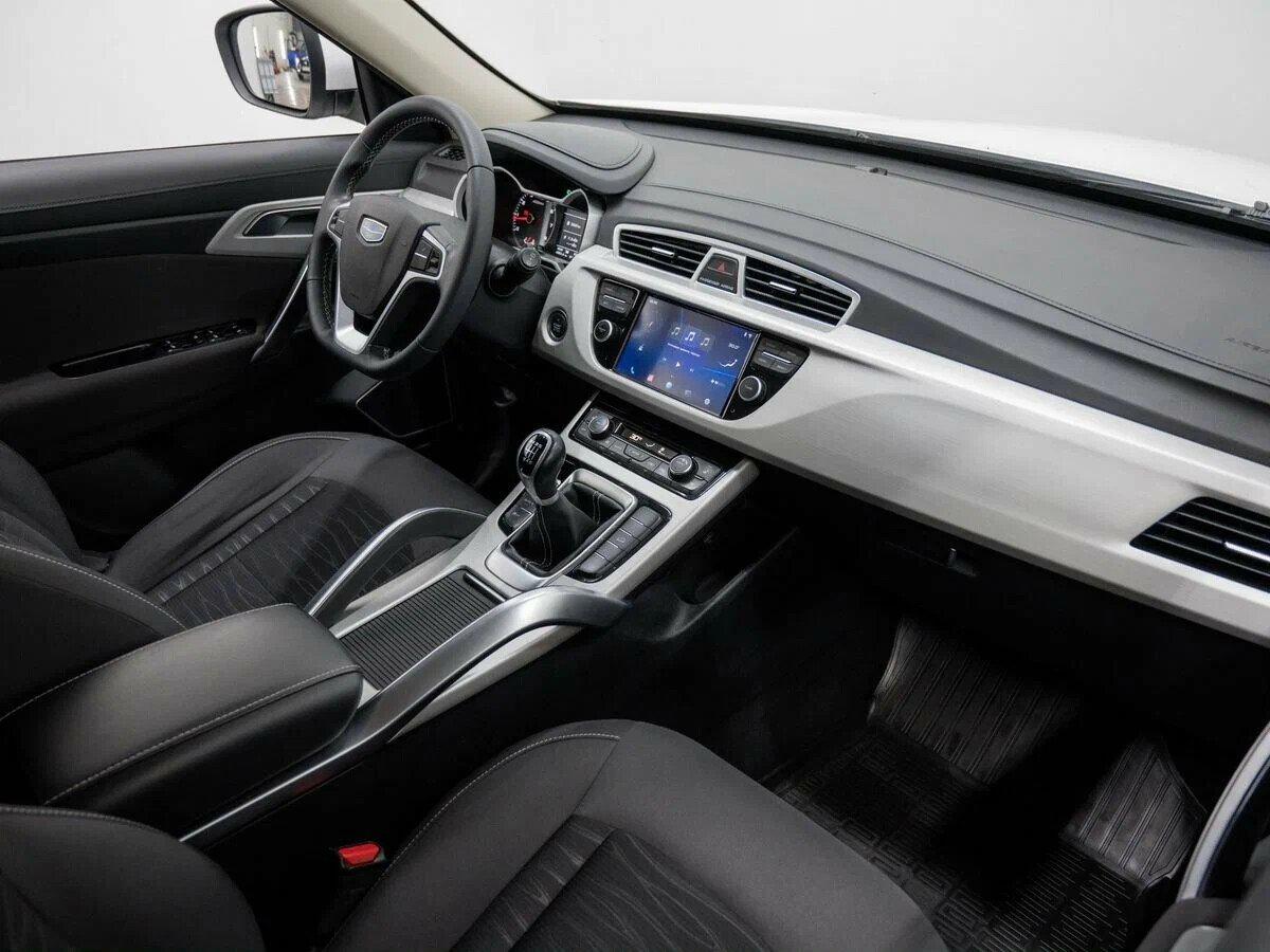 Geely Atlas 2020, белый