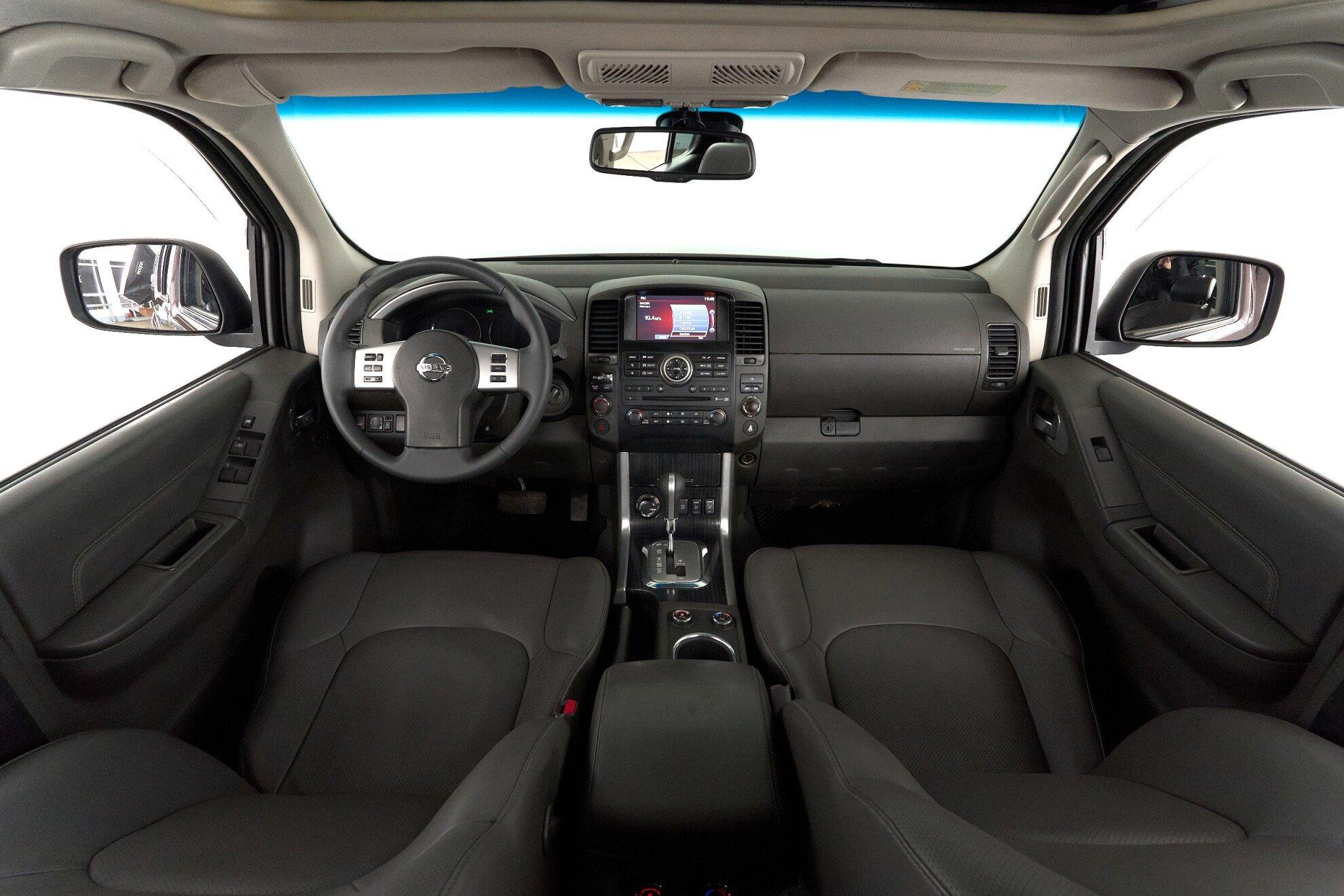 Nissan Pathfinder 2011, пурпурный