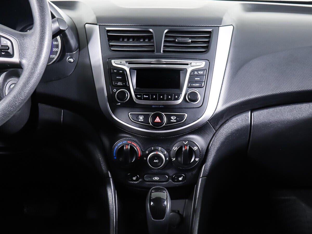 Hyundai Solaris 2016, белый