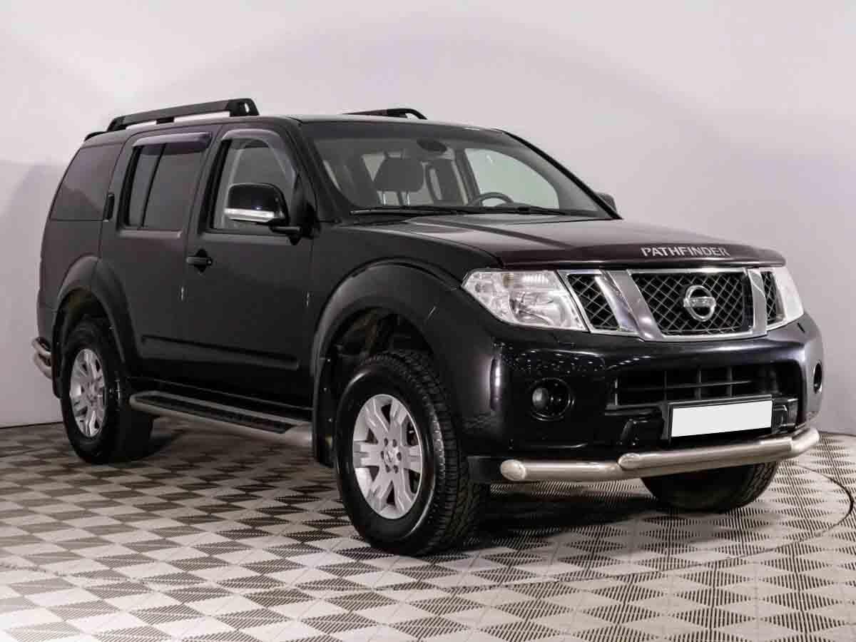 Nissan Pathfinder 2011, черный