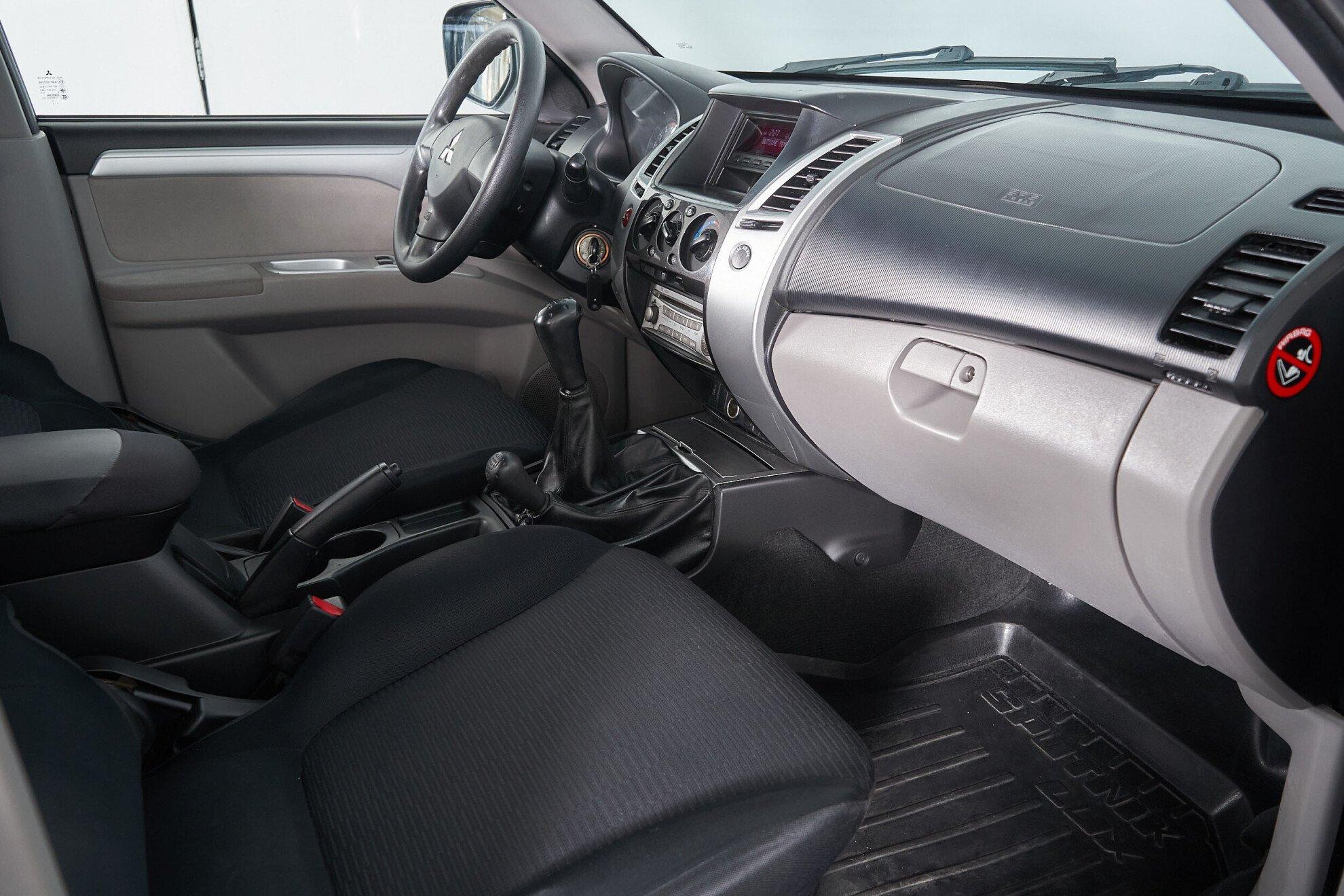 Mitsubishi Pajero Sport 2012, черный