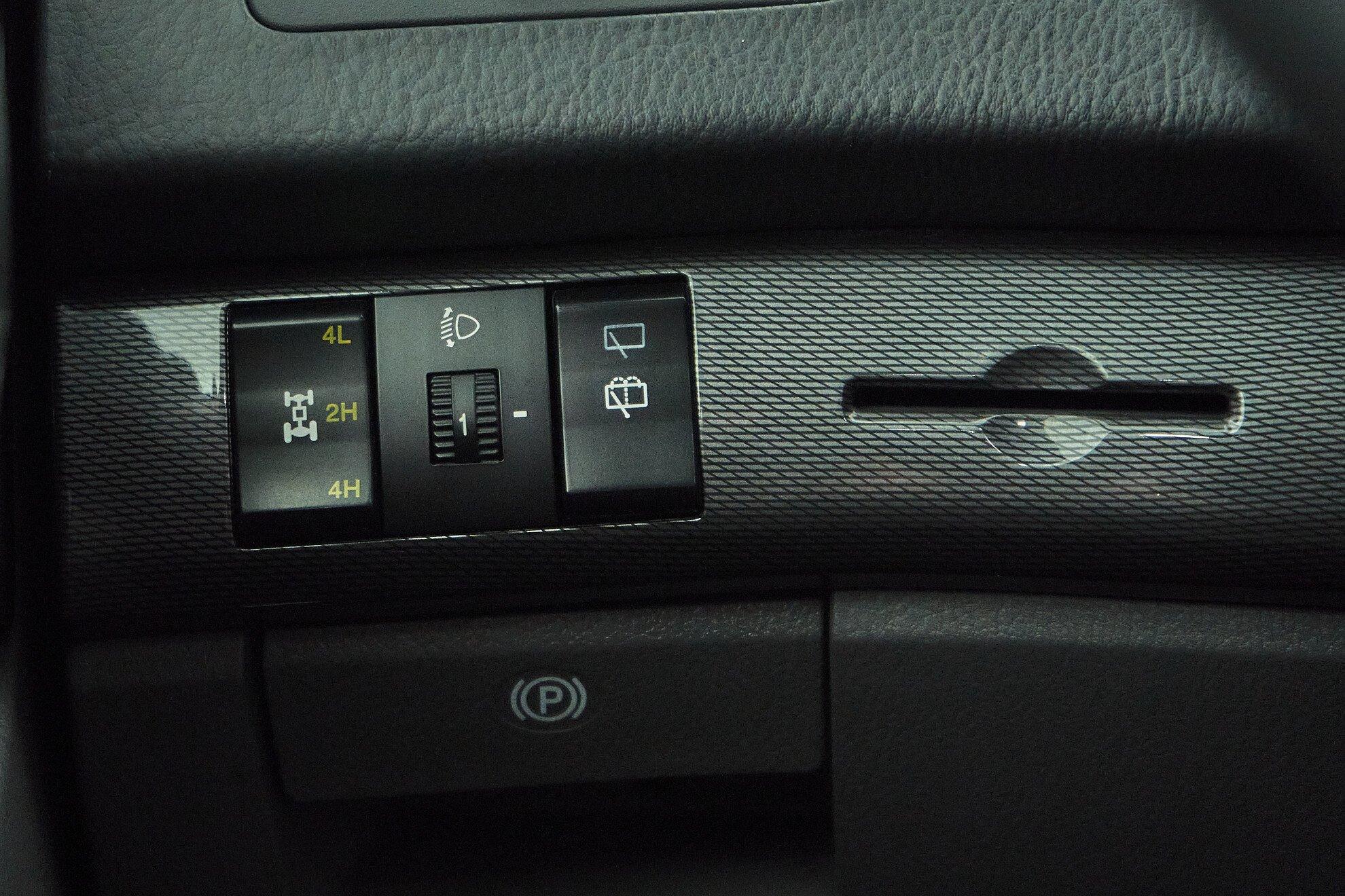 SsangYong Stavic 2013, белый