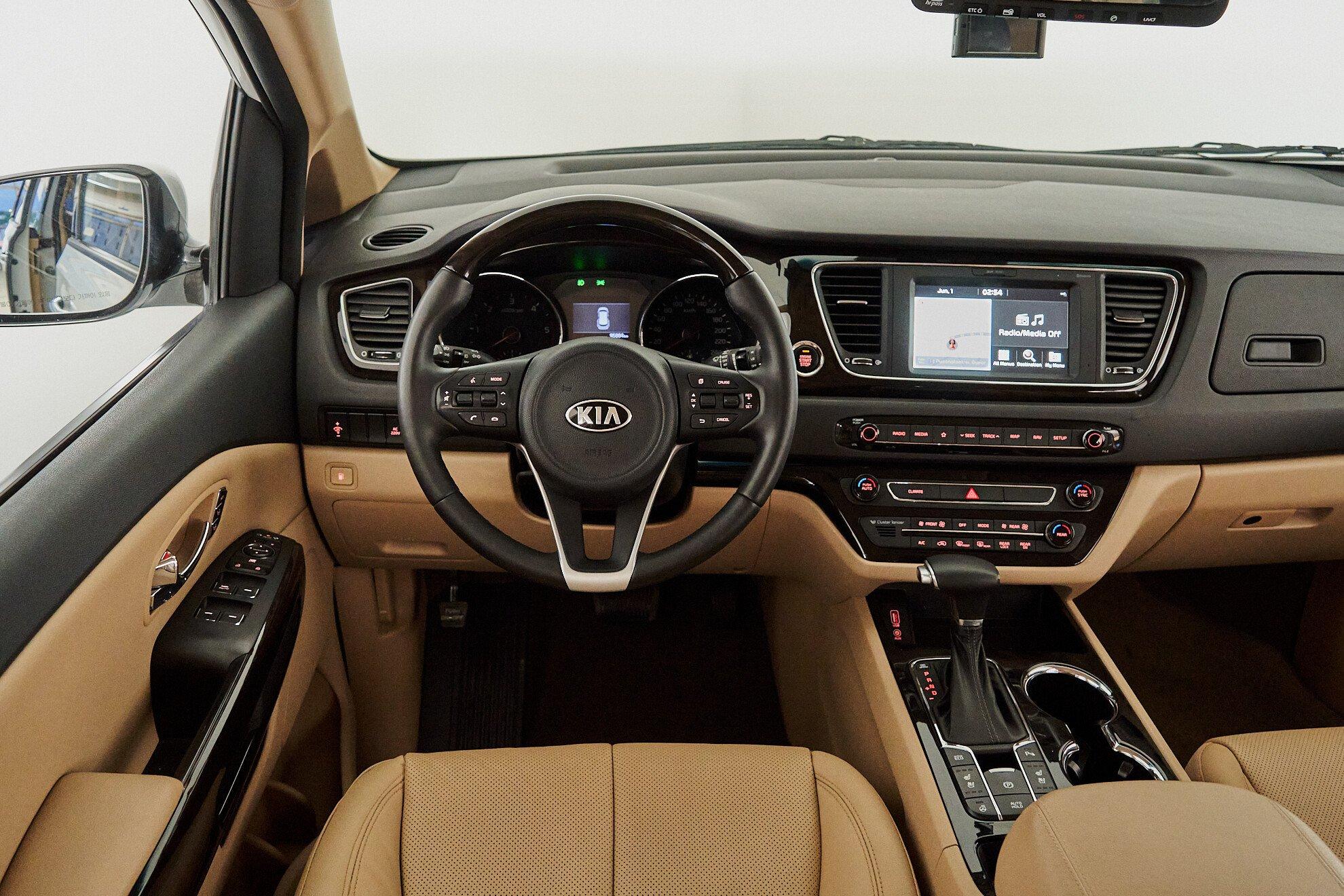 Kia Carnival 2020, белый