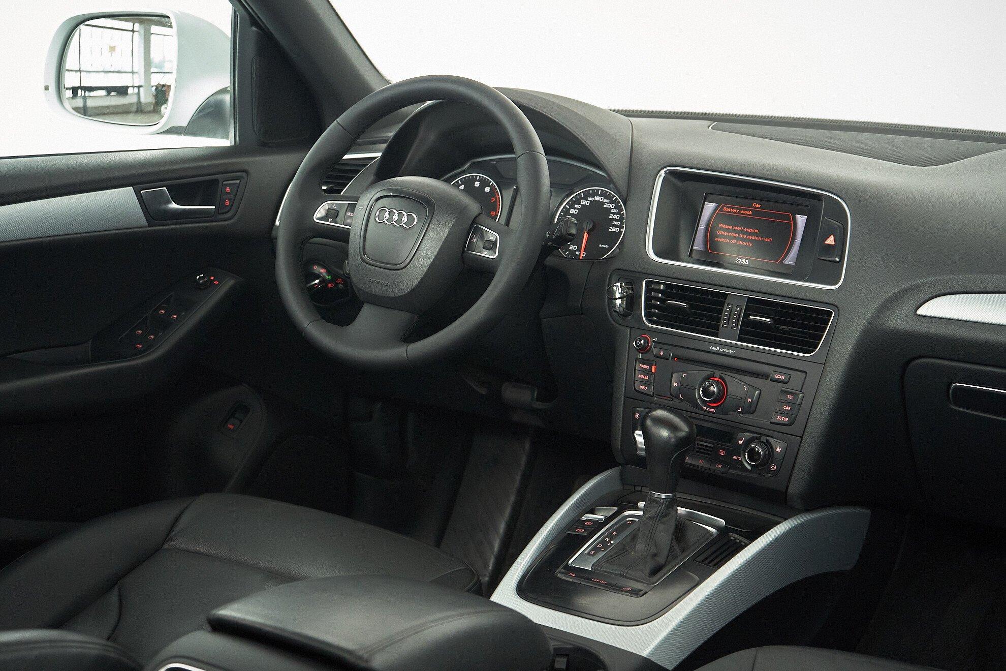 Audi Q5 2010, белый