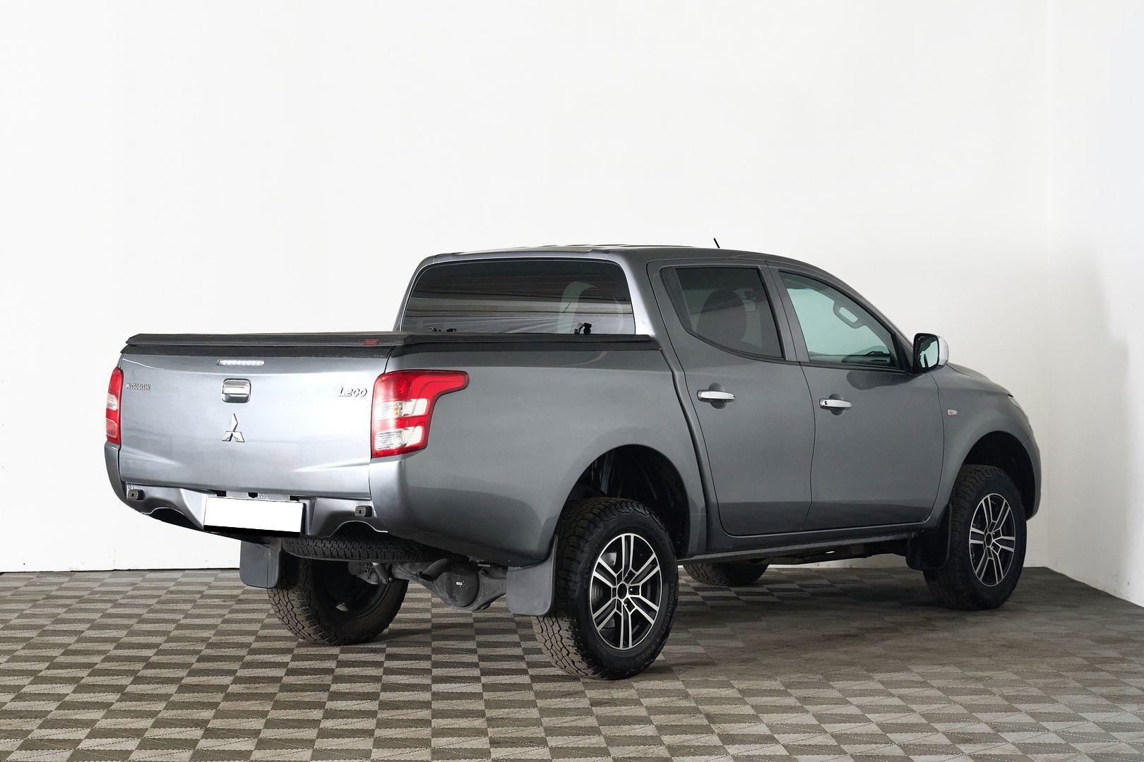 Mitsubishi L200 2017, серый
