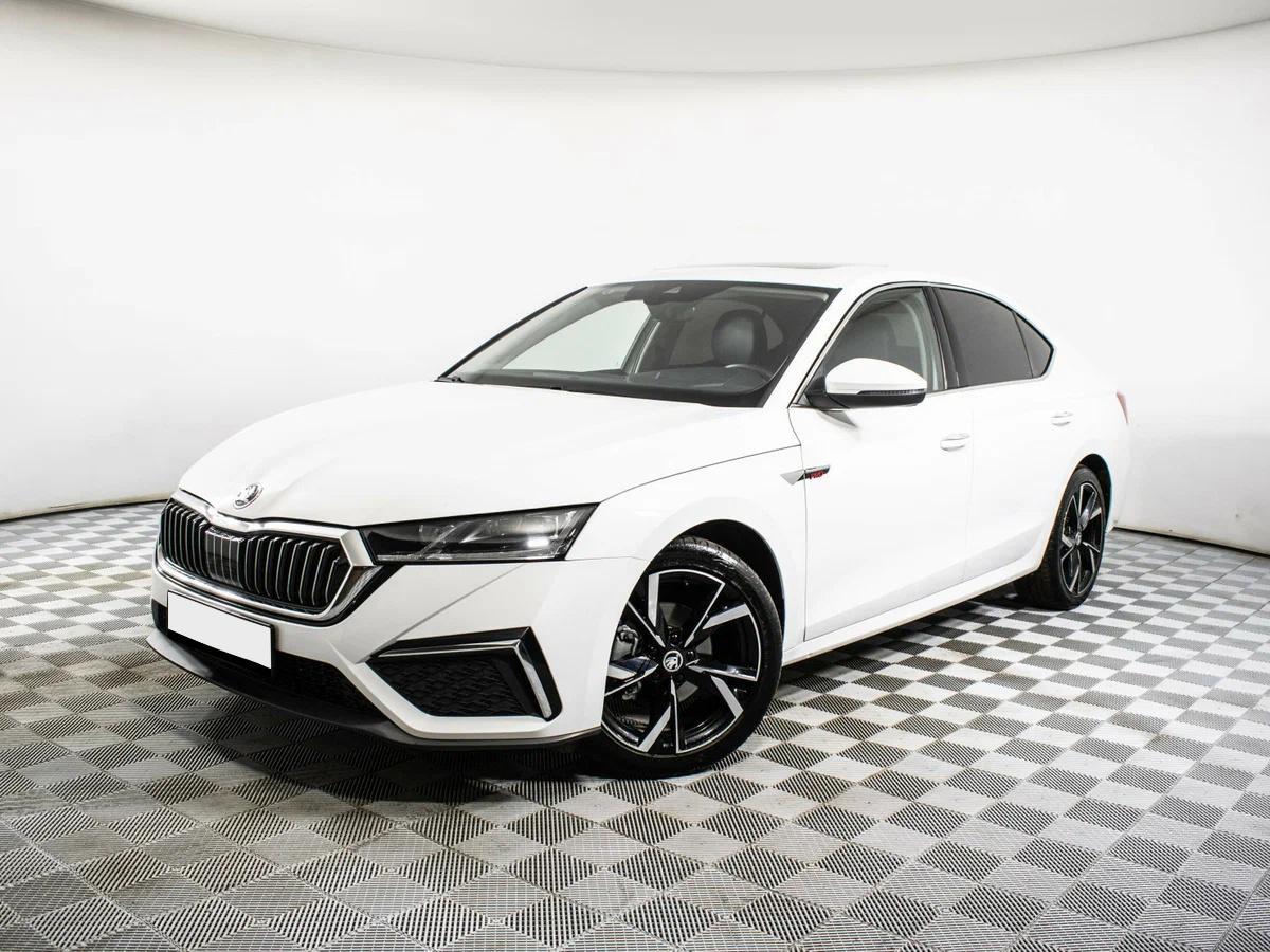Skoda Octavia 2022, белый