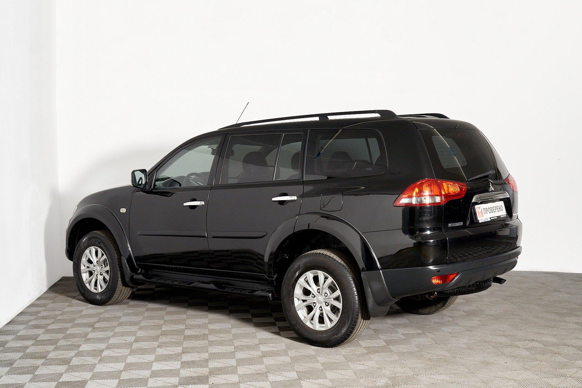 Mitsubishi Pajero Sport 2015, черный