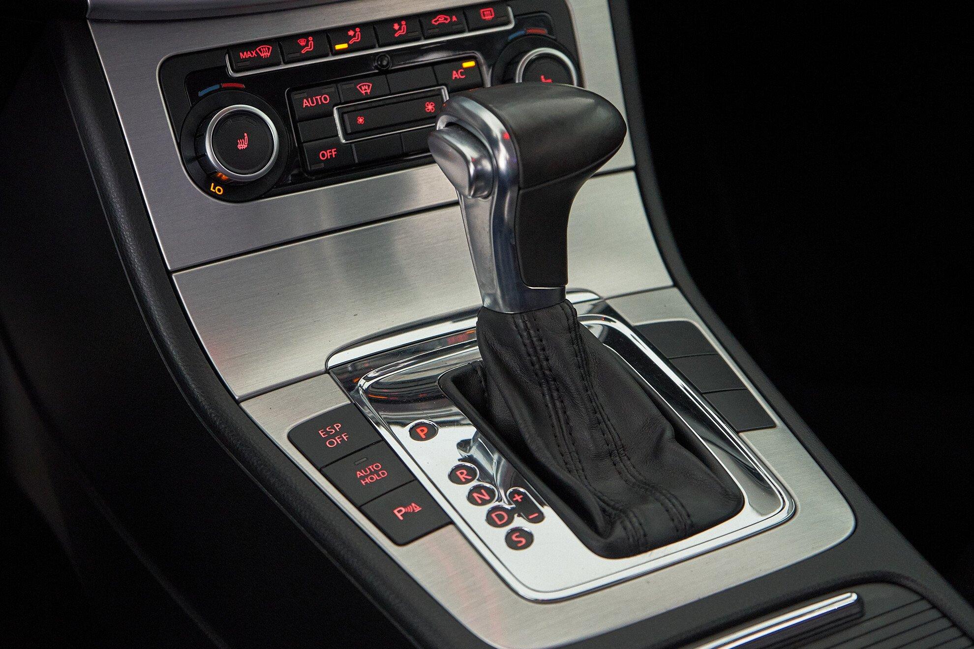Volkswagen Passat 2010, коричневый