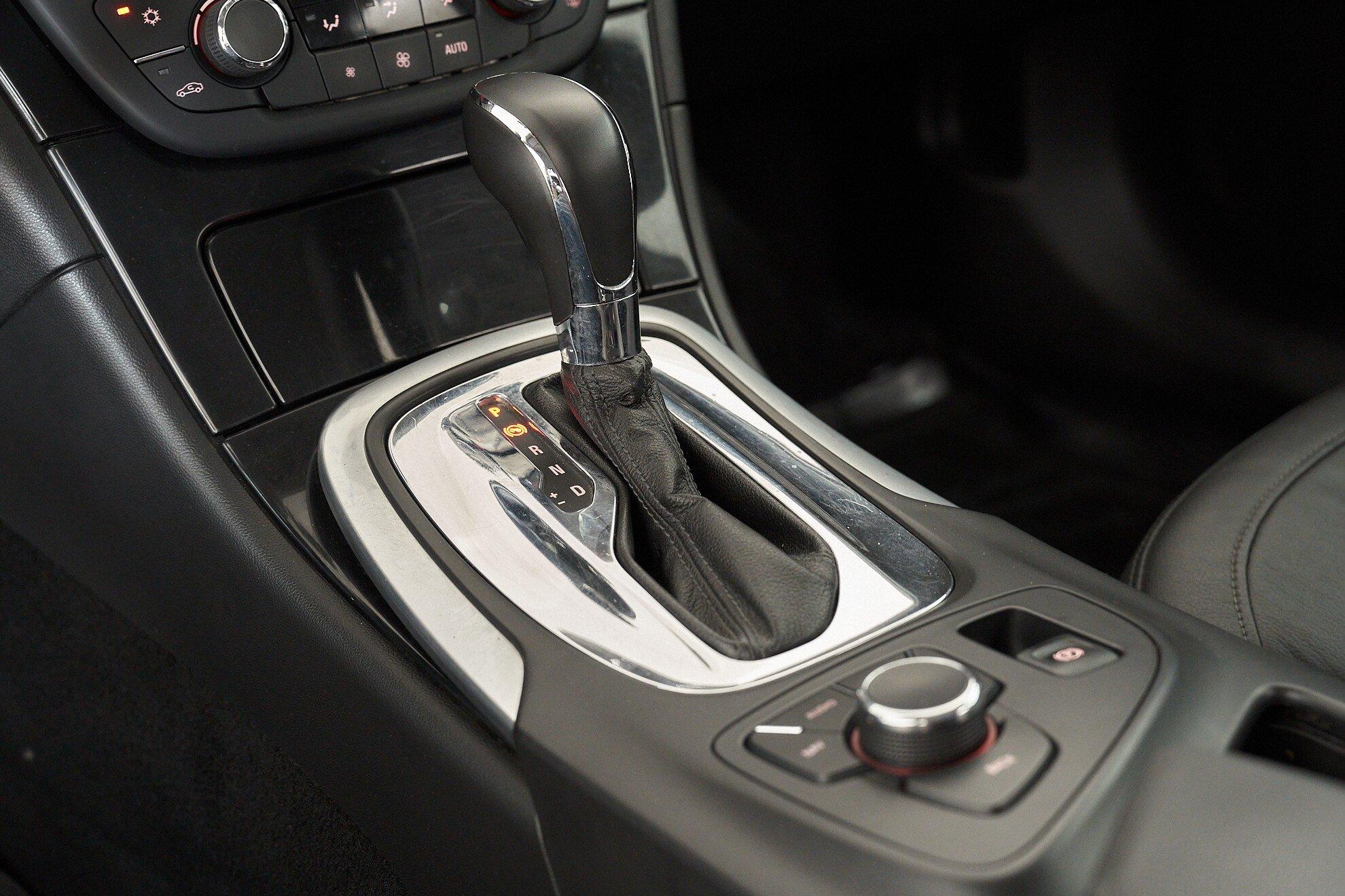 Opel Insignia 2012, черный