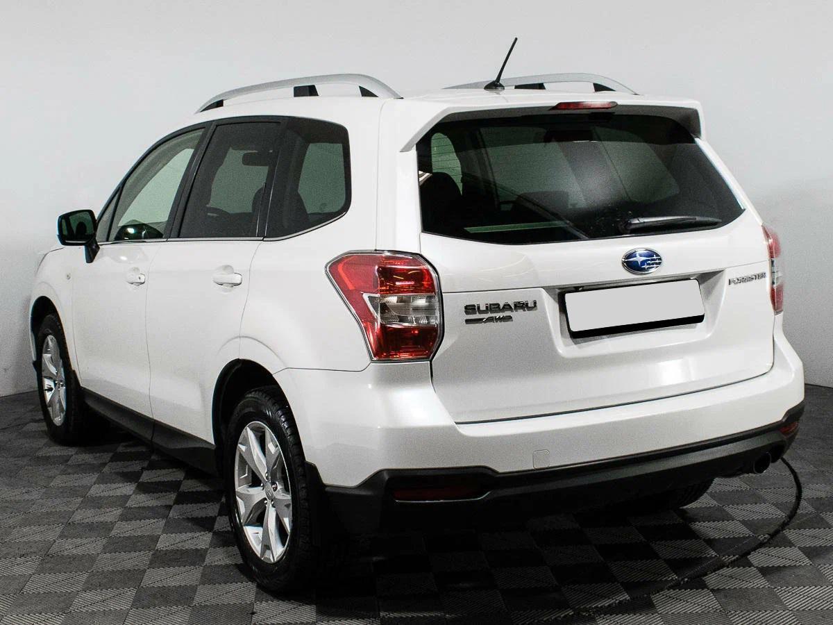 Subaru Forester 2014, белый
