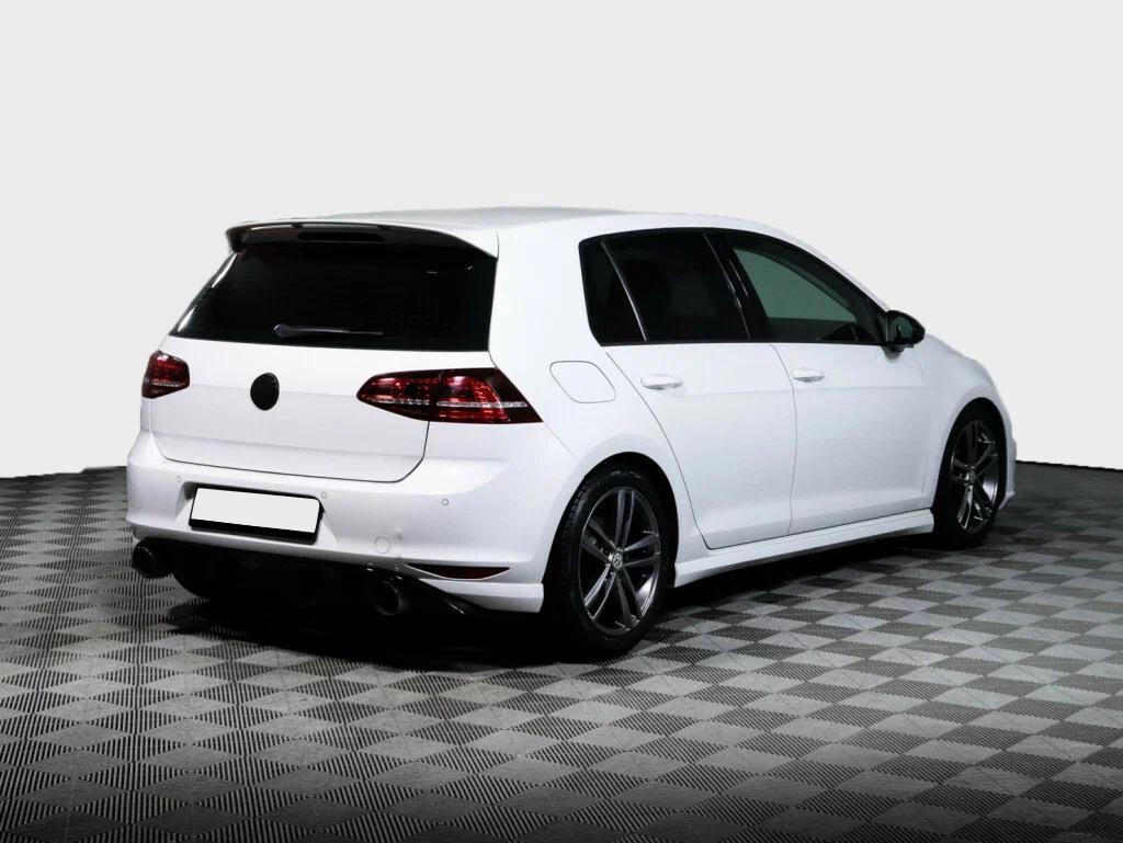 Volkswagen Golf 2016, белый