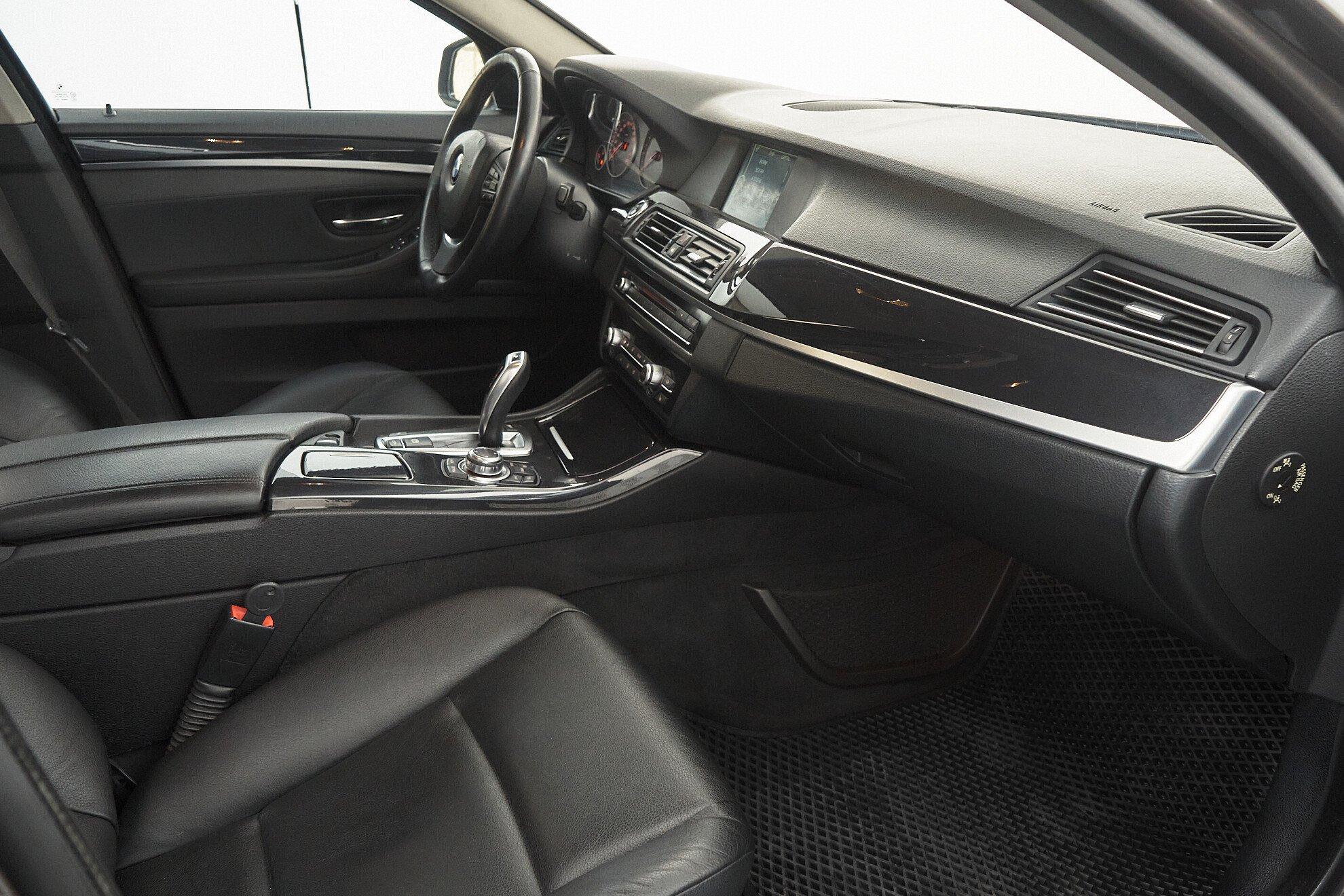 BMW 5 серии 2011, коричневый