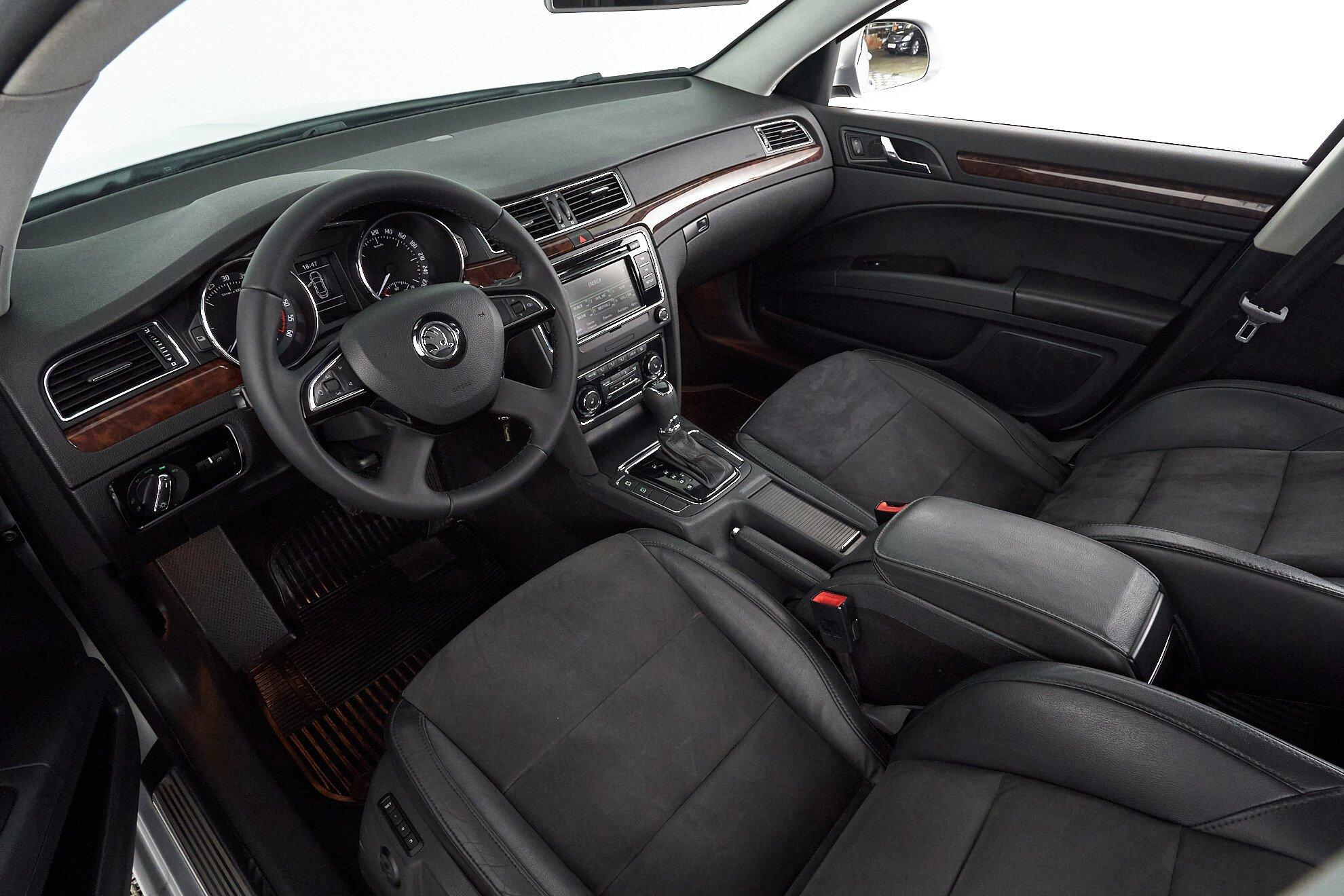 Skoda Superb 2013, серебряный