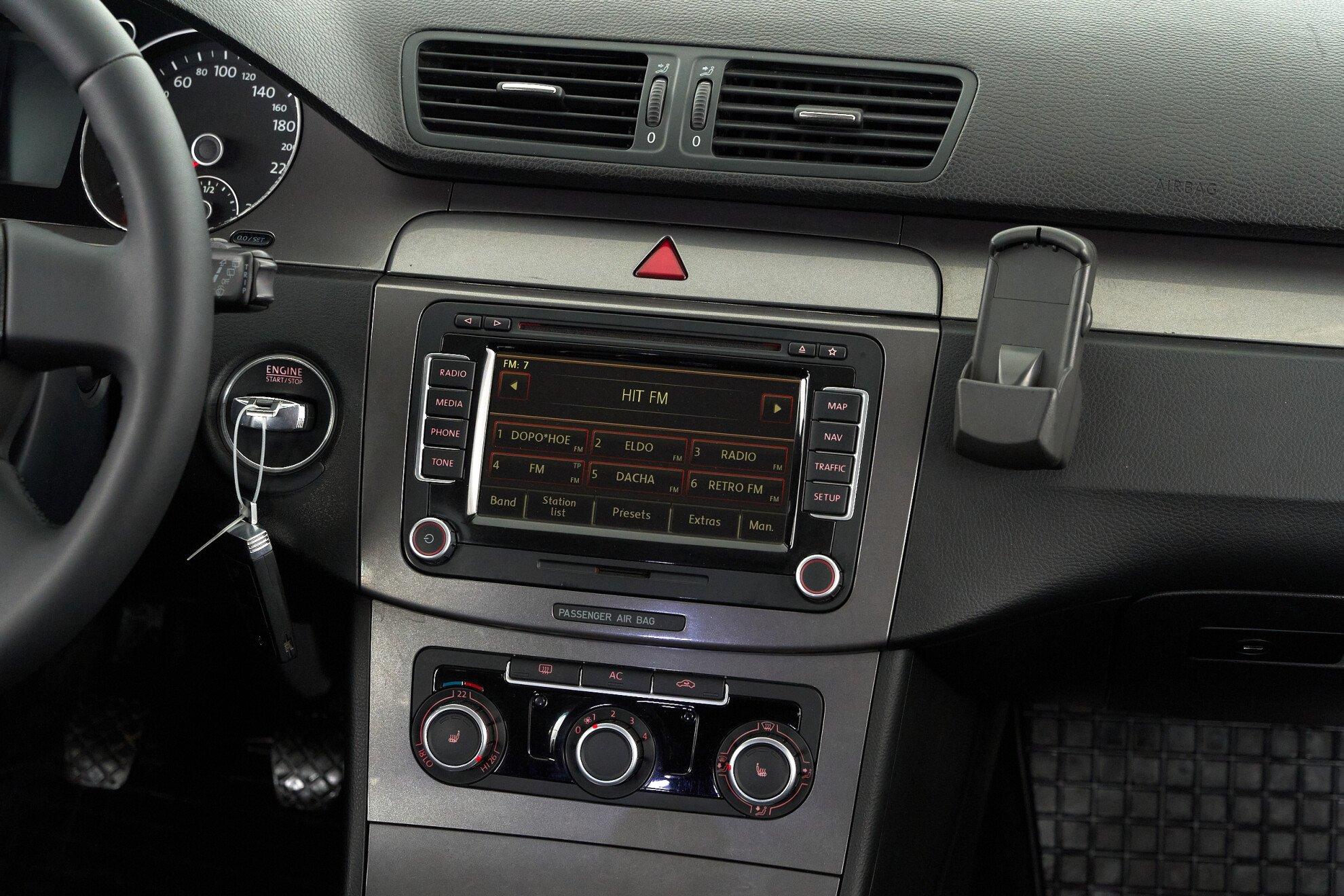 Volkswagen Passat 2010, черный