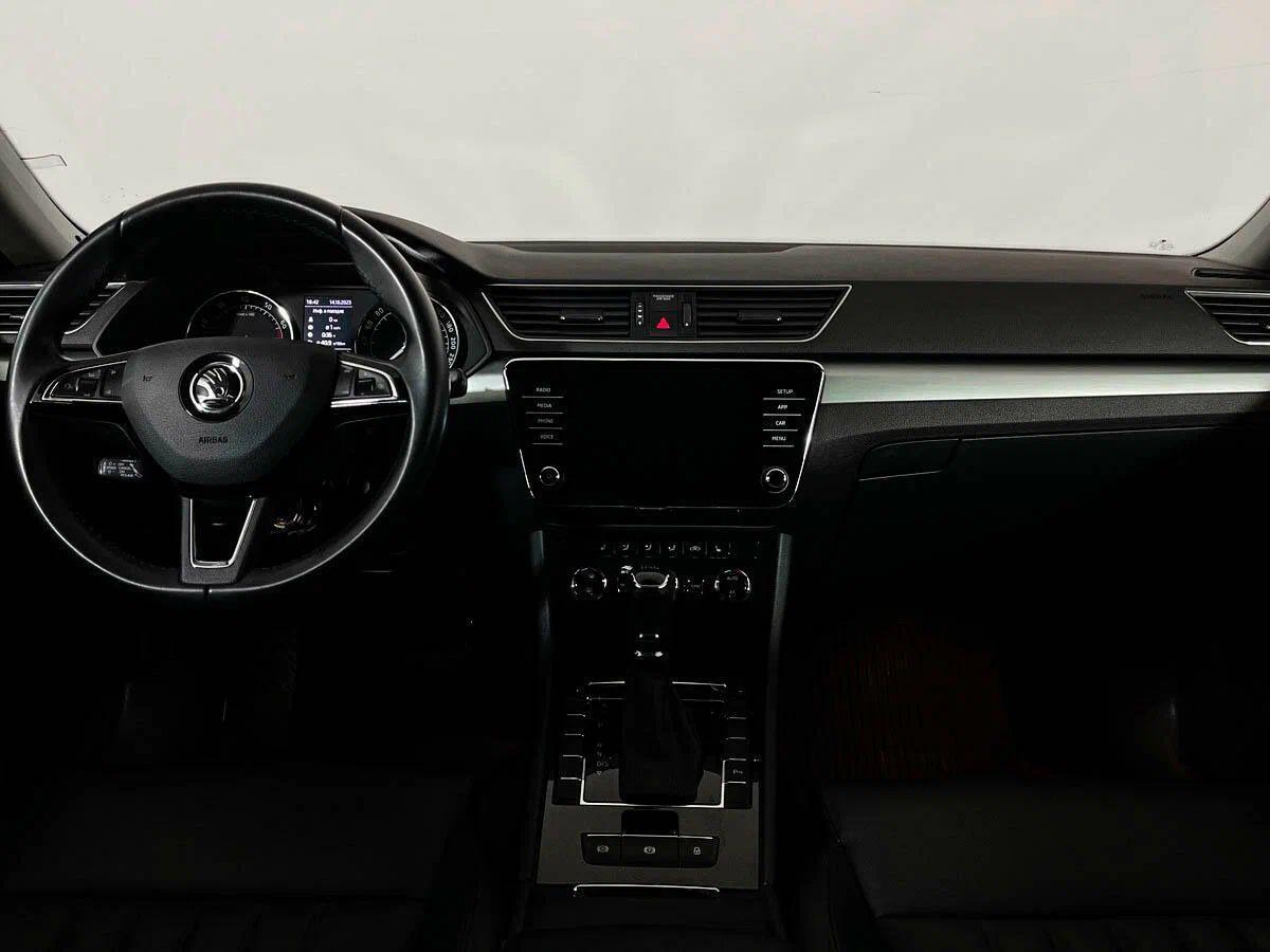 Skoda Superb 2019, черный