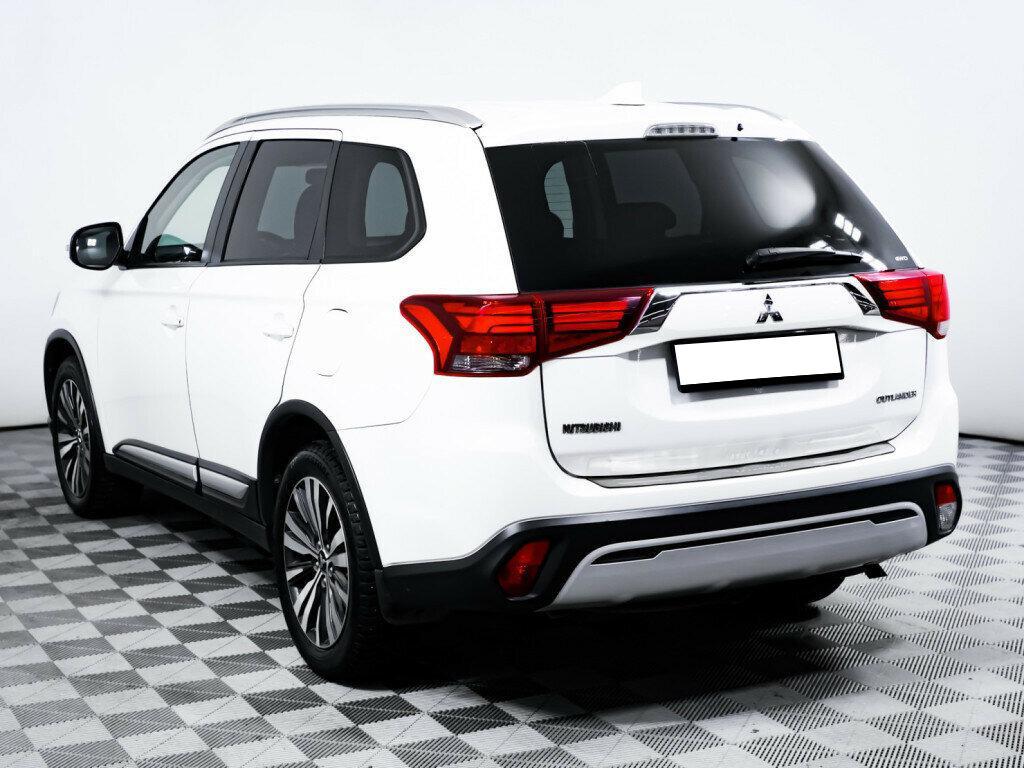 Mitsubishi Outlander 2019, белый