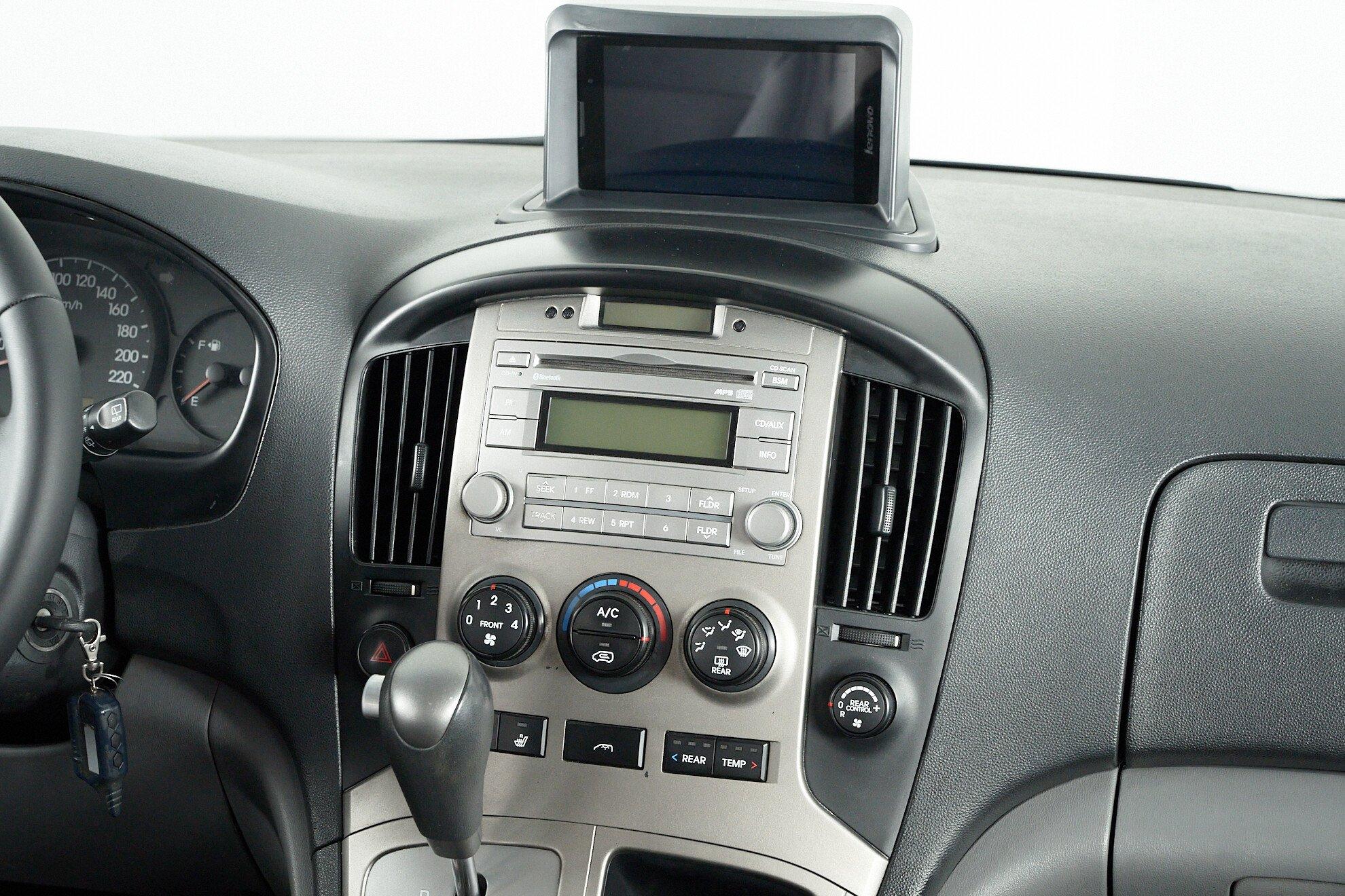 Hyundai Grand Starex 2011, серый