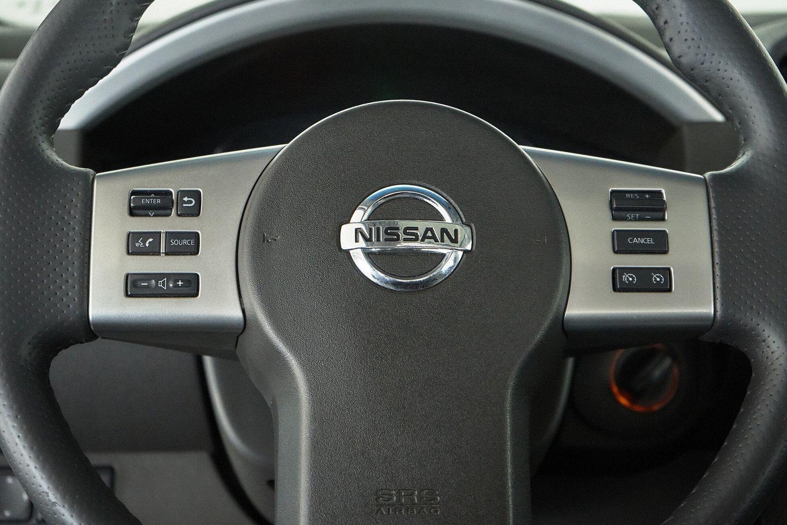 Nissan Pathfinder 2012, черный