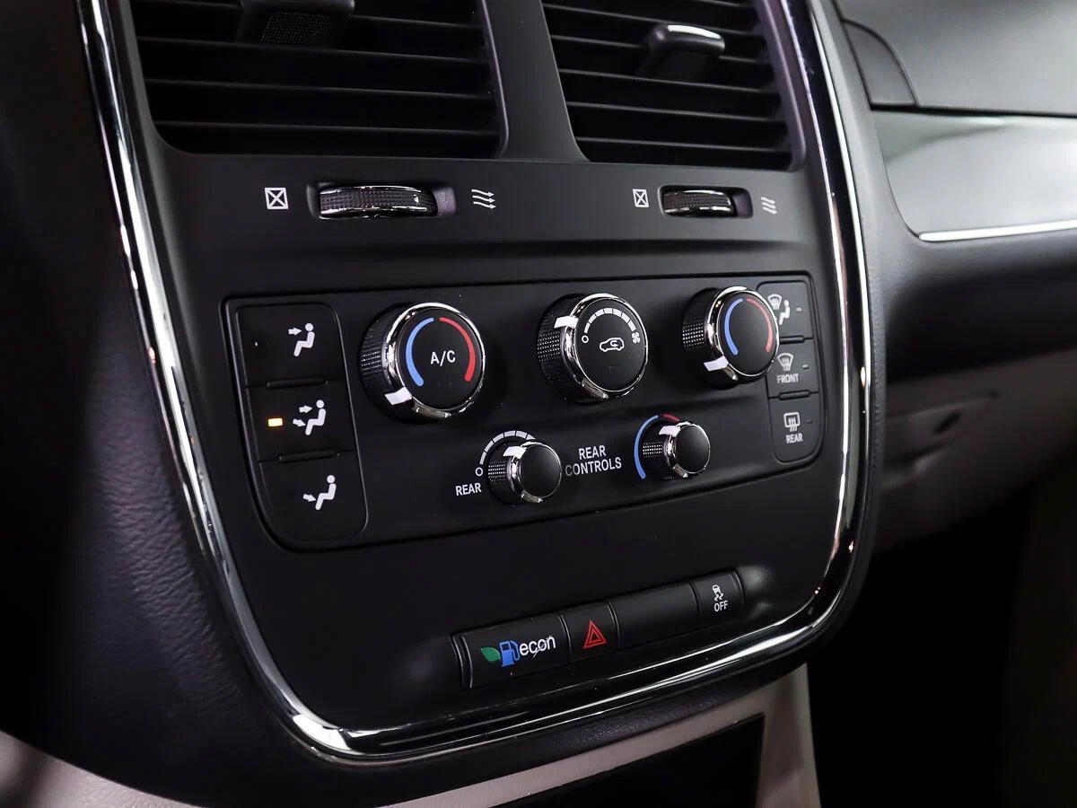 Dodge Caravan 2015, белый