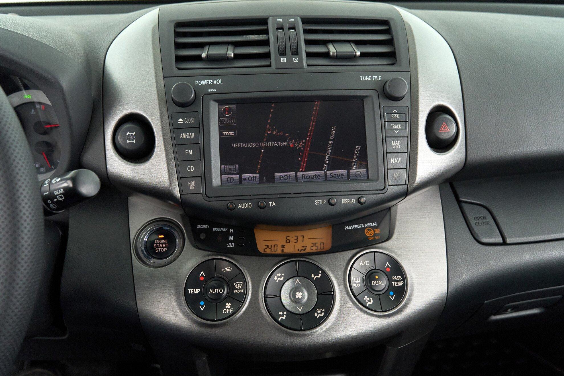 Toyota RAV4 2010, черный