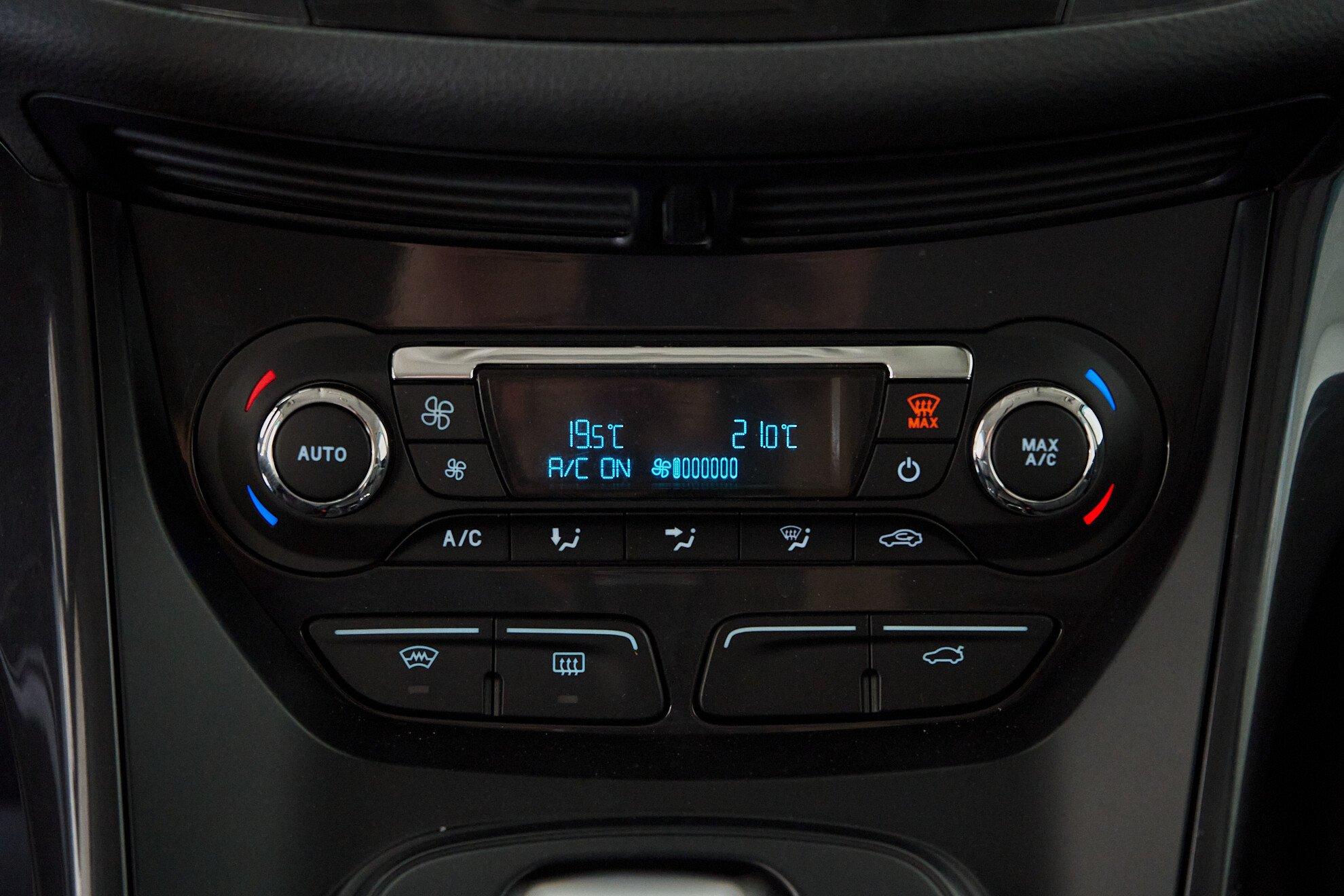 Ford Kuga 2013, черный