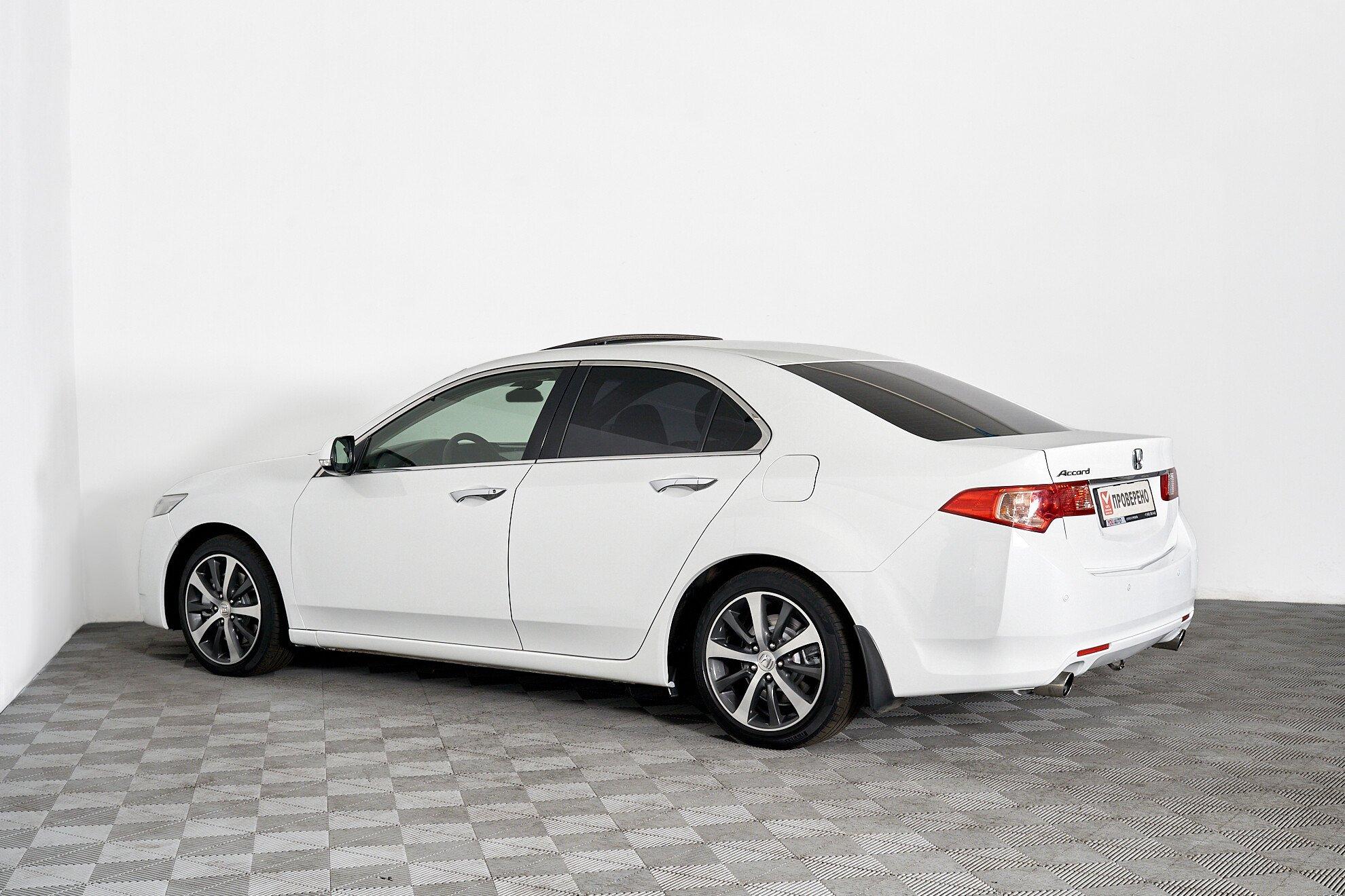 Honda Accord 2012, белый