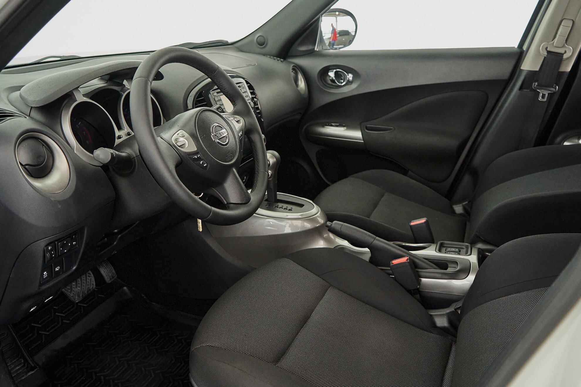 Nissan Juke 2012, белый