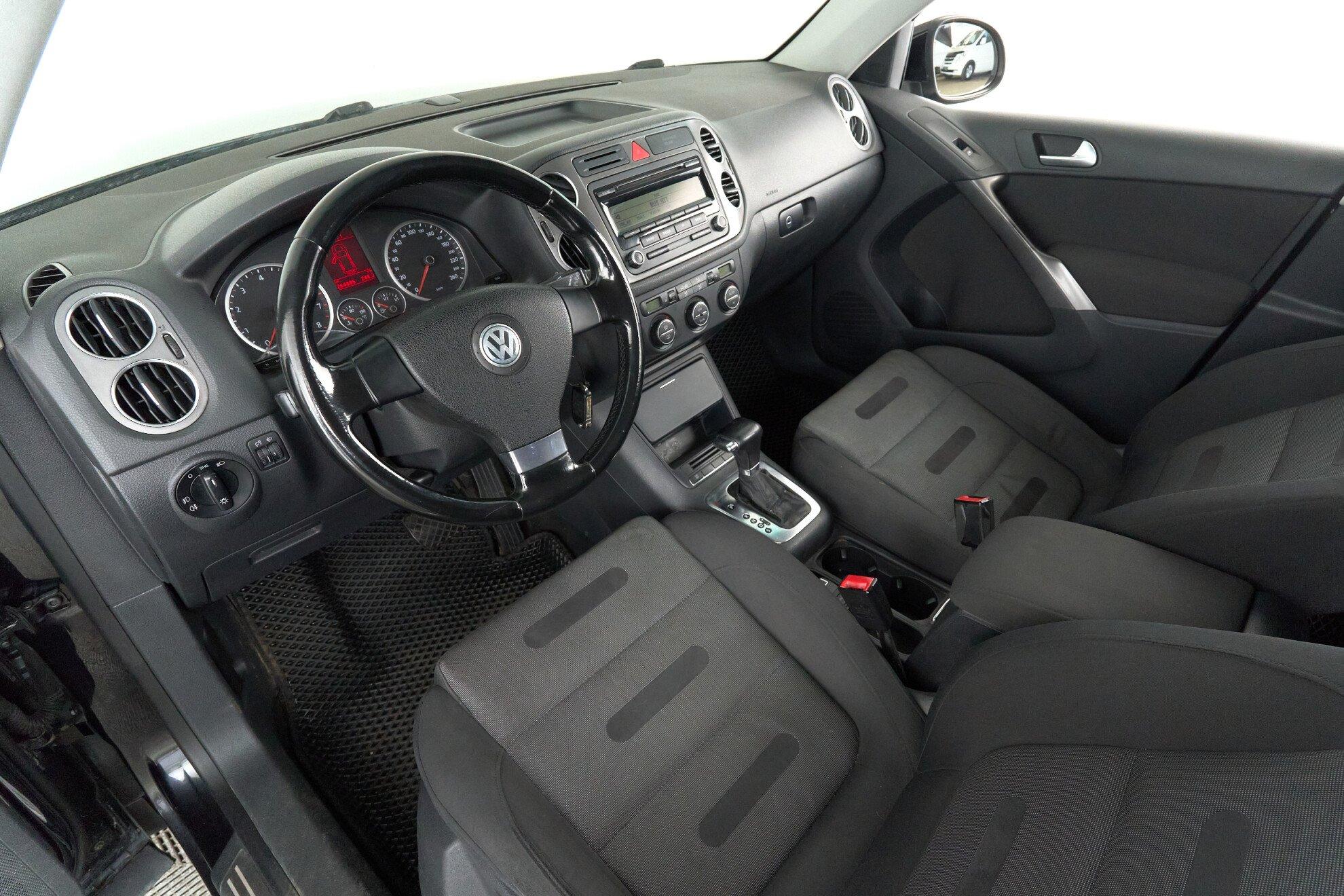 Volkswagen Tiguan 2008, черный