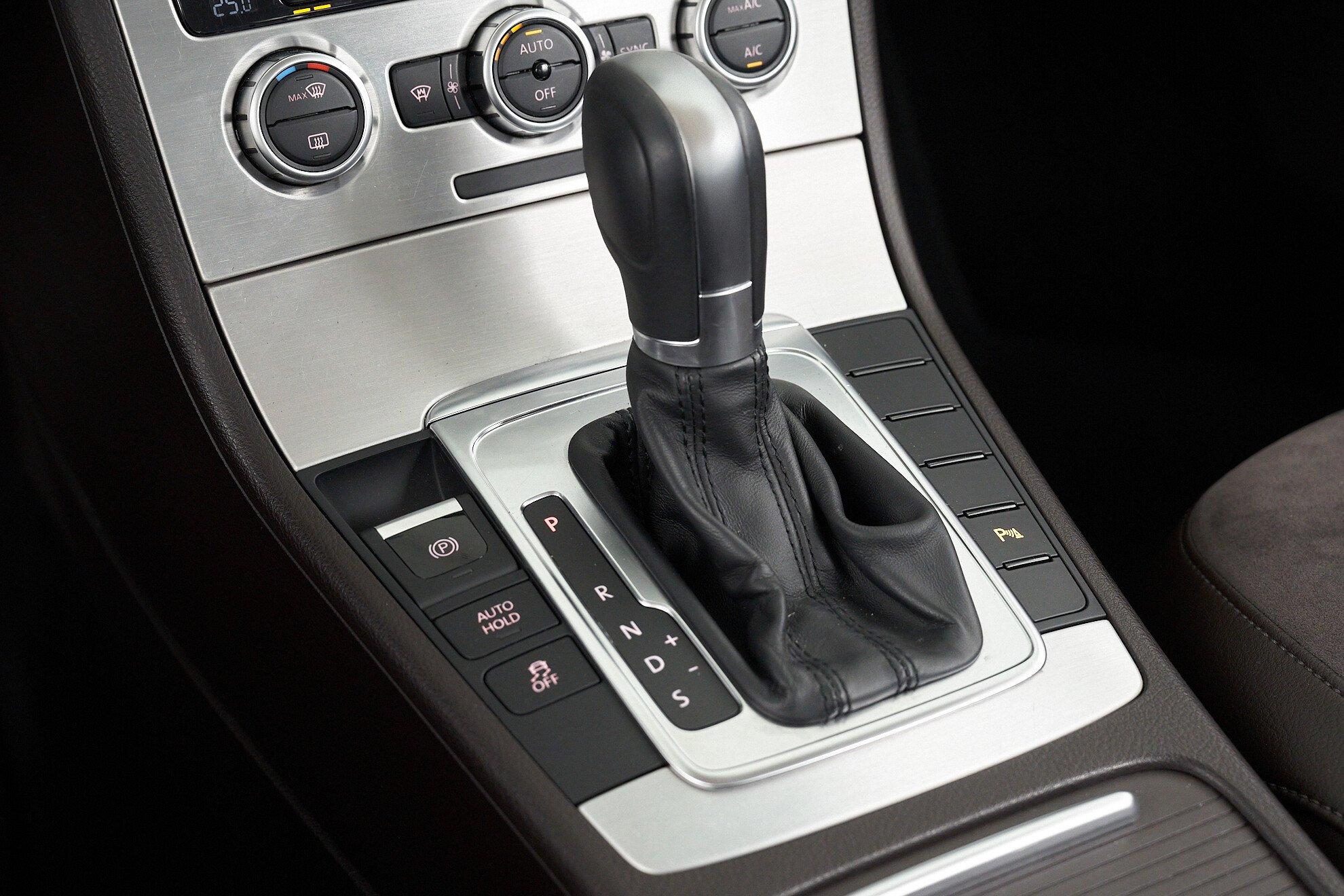 Volkswagen Passat 2013, бежевый