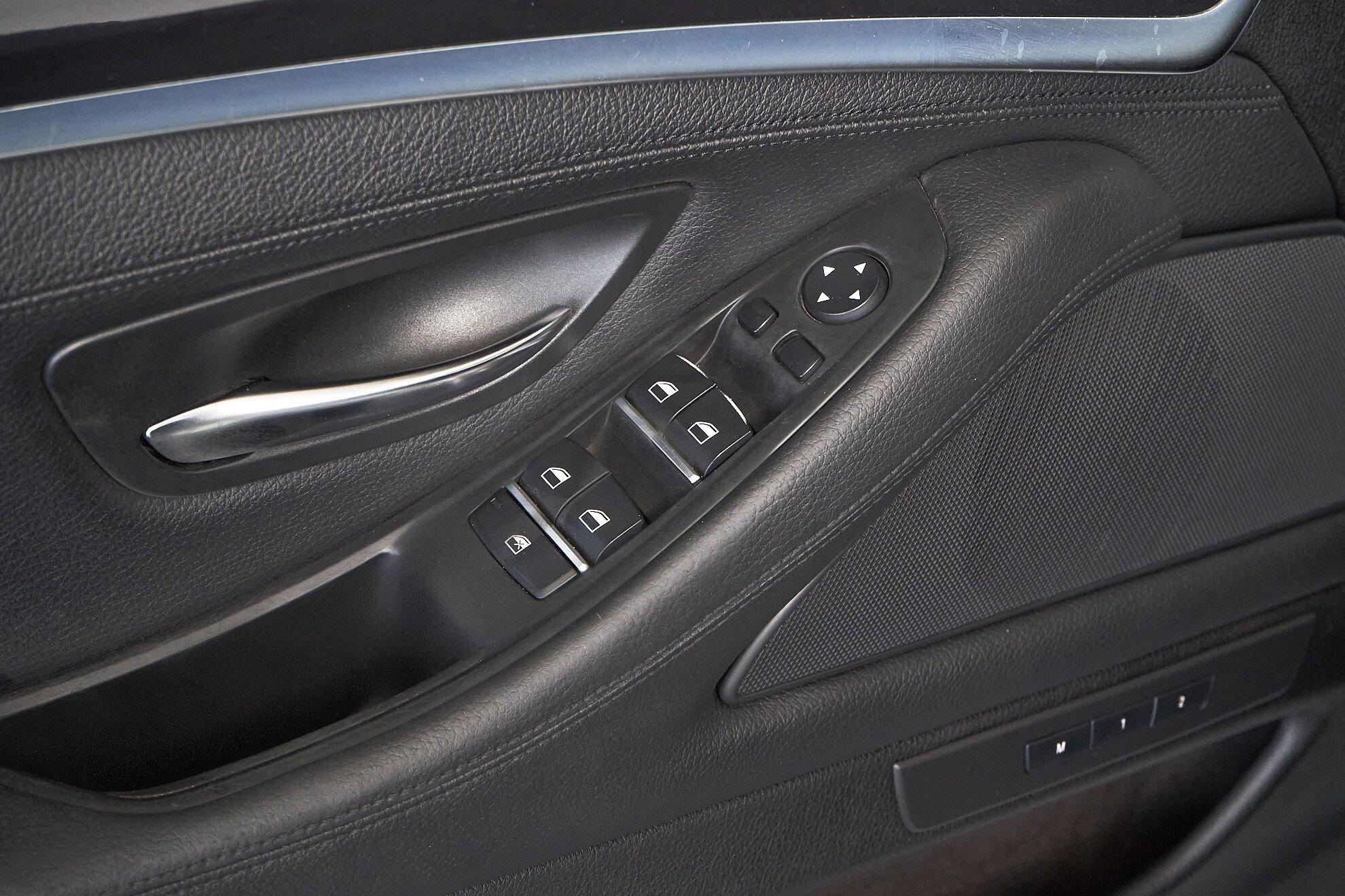 BMW 5 серии 2014, белый