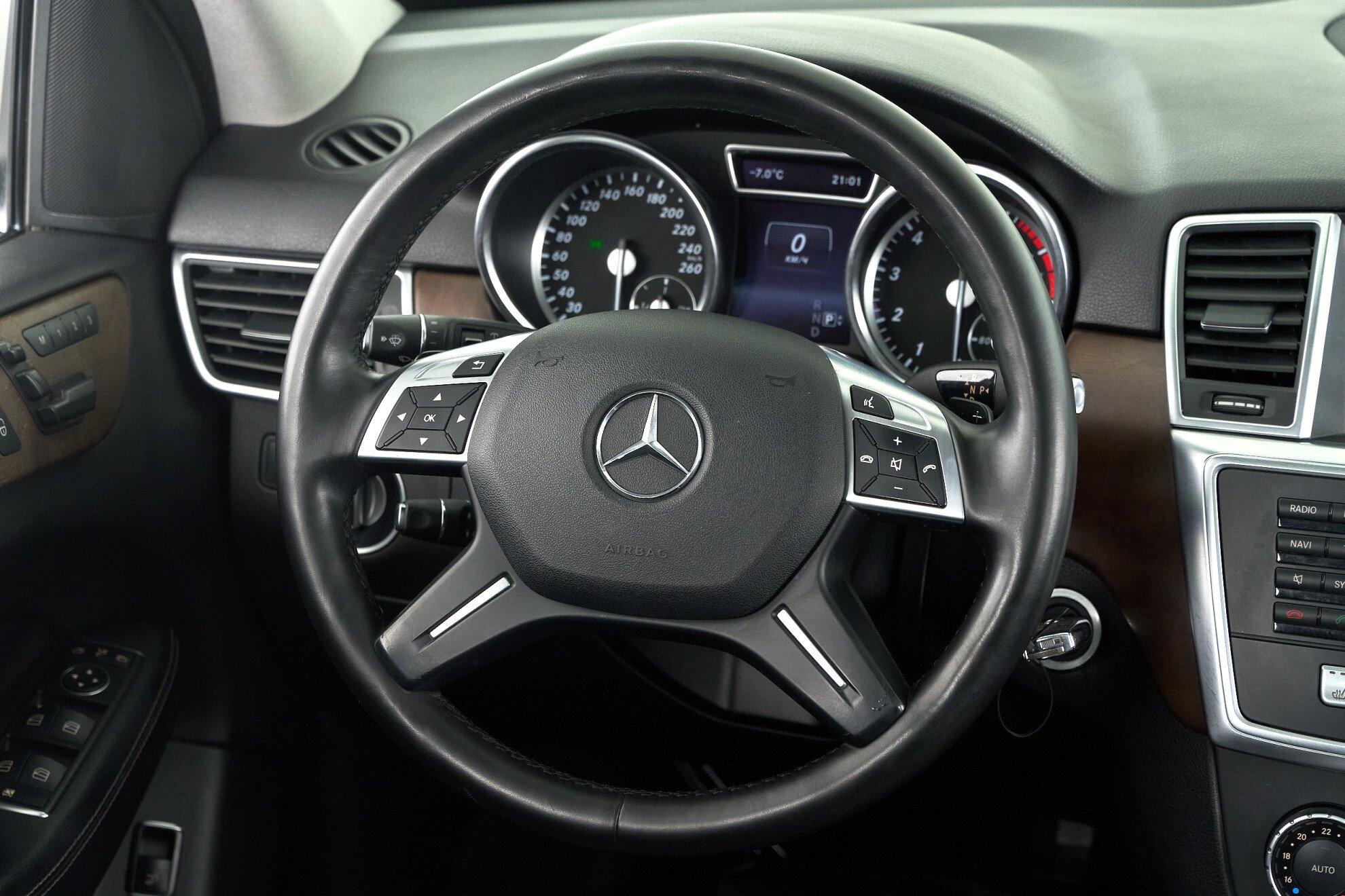 Mercedes-Benz M-Класс 2014, белый