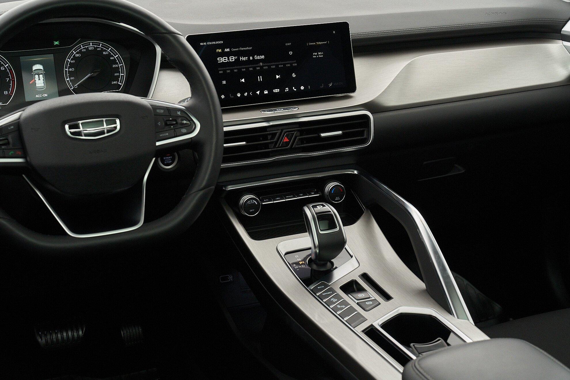 Geely Coolray 2022, серебряный