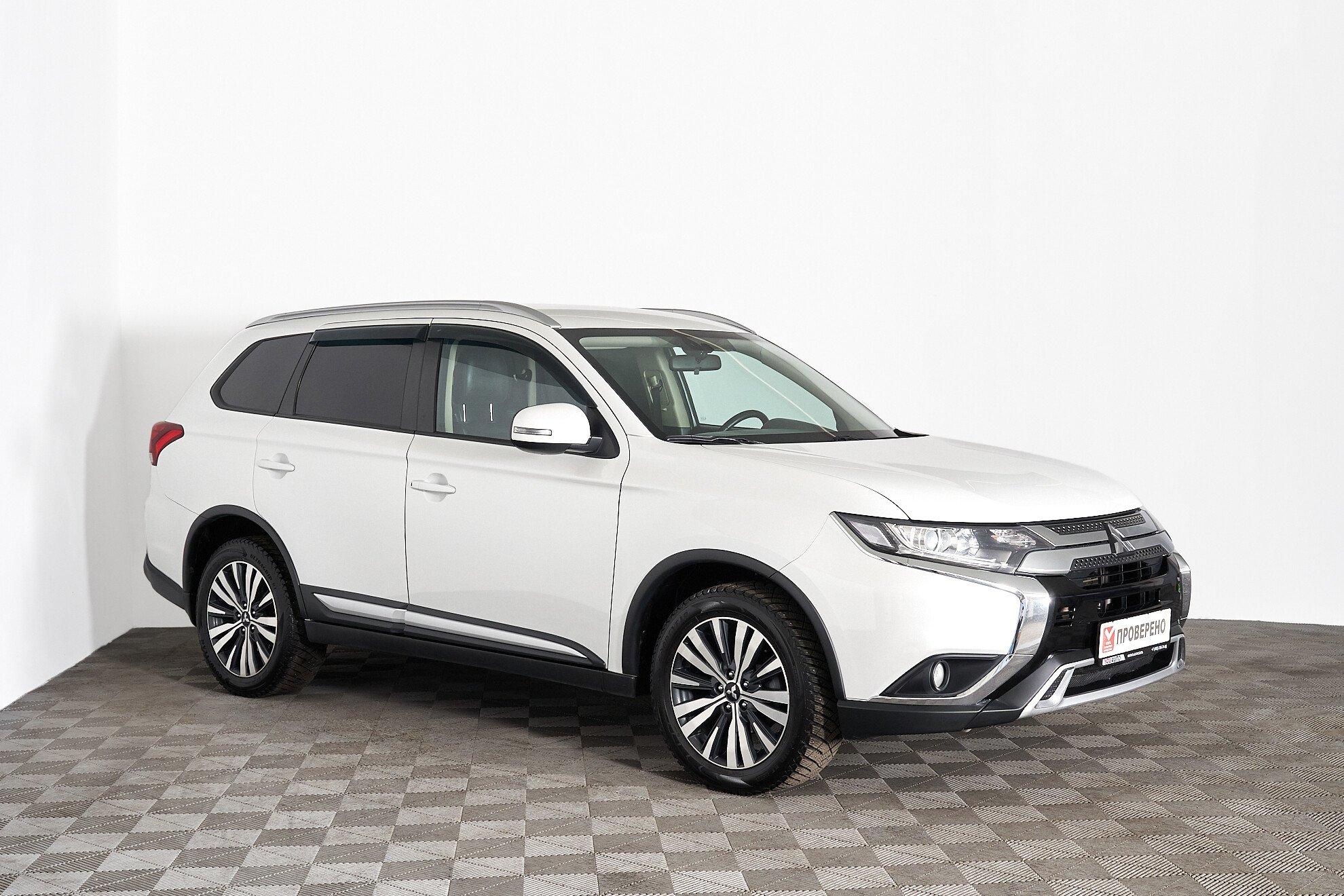 Mitsubishi Outlander 2019, белый