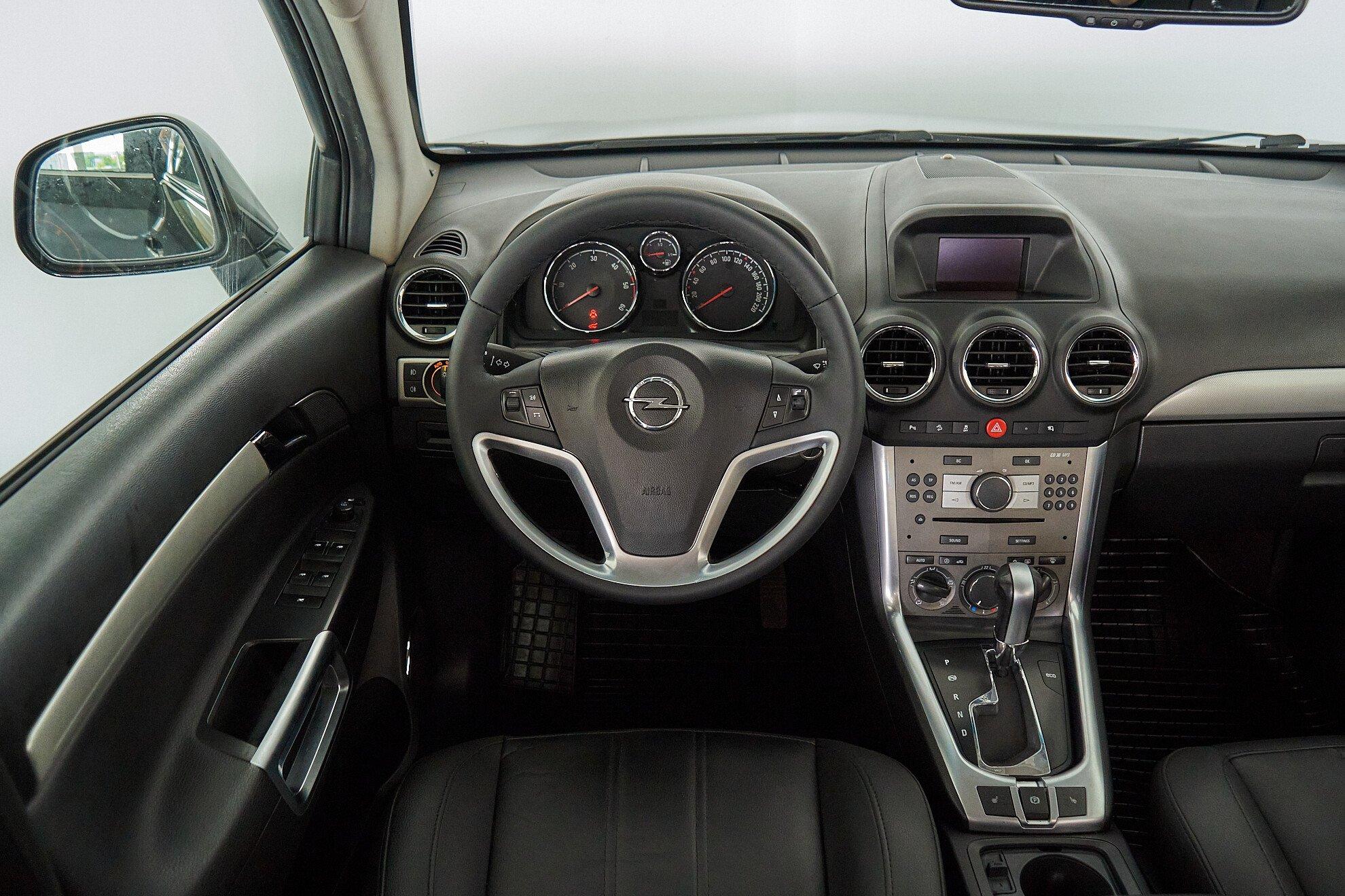 Opel Antara 2013, черный