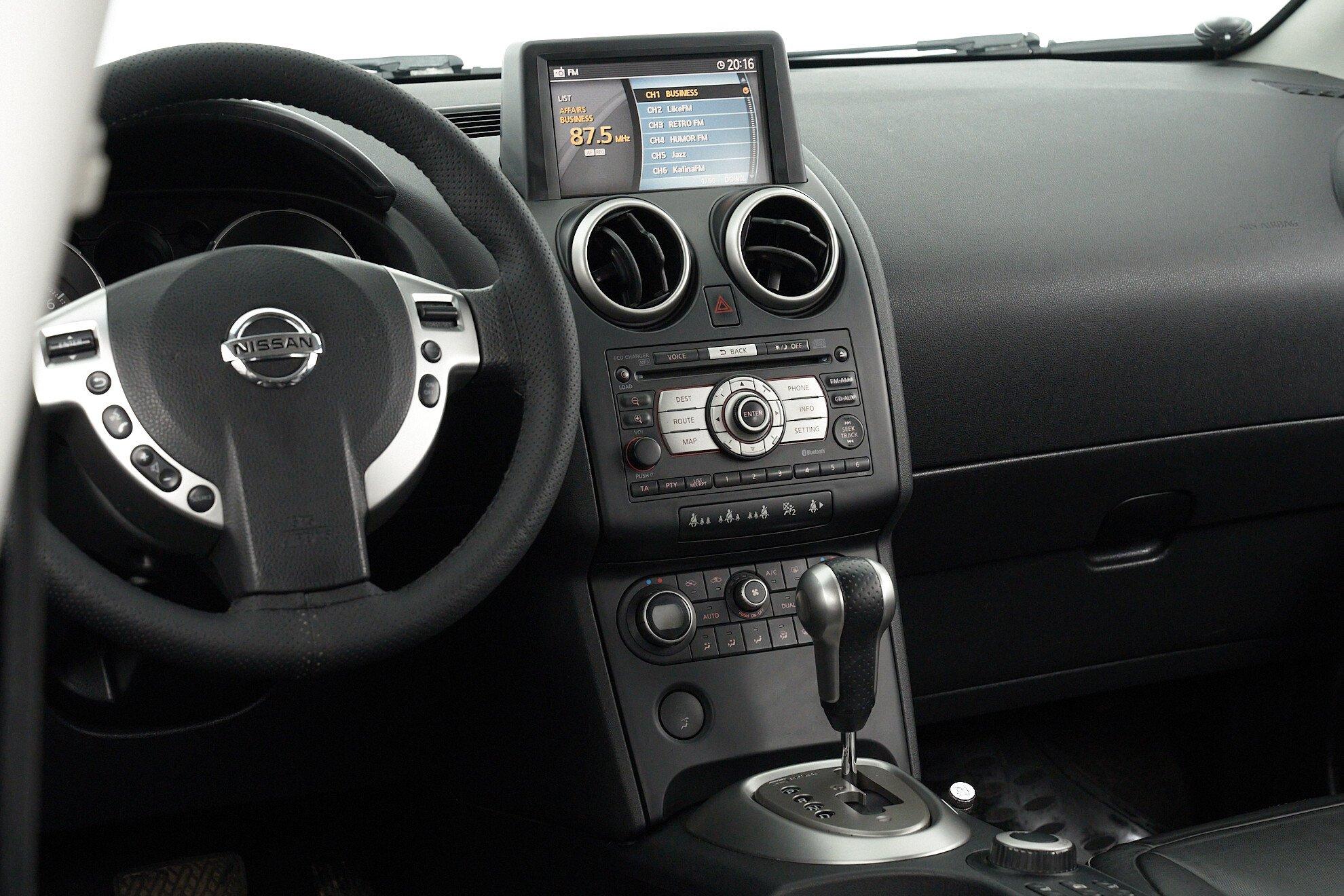 Nissan Qashqai 2009, серебряный