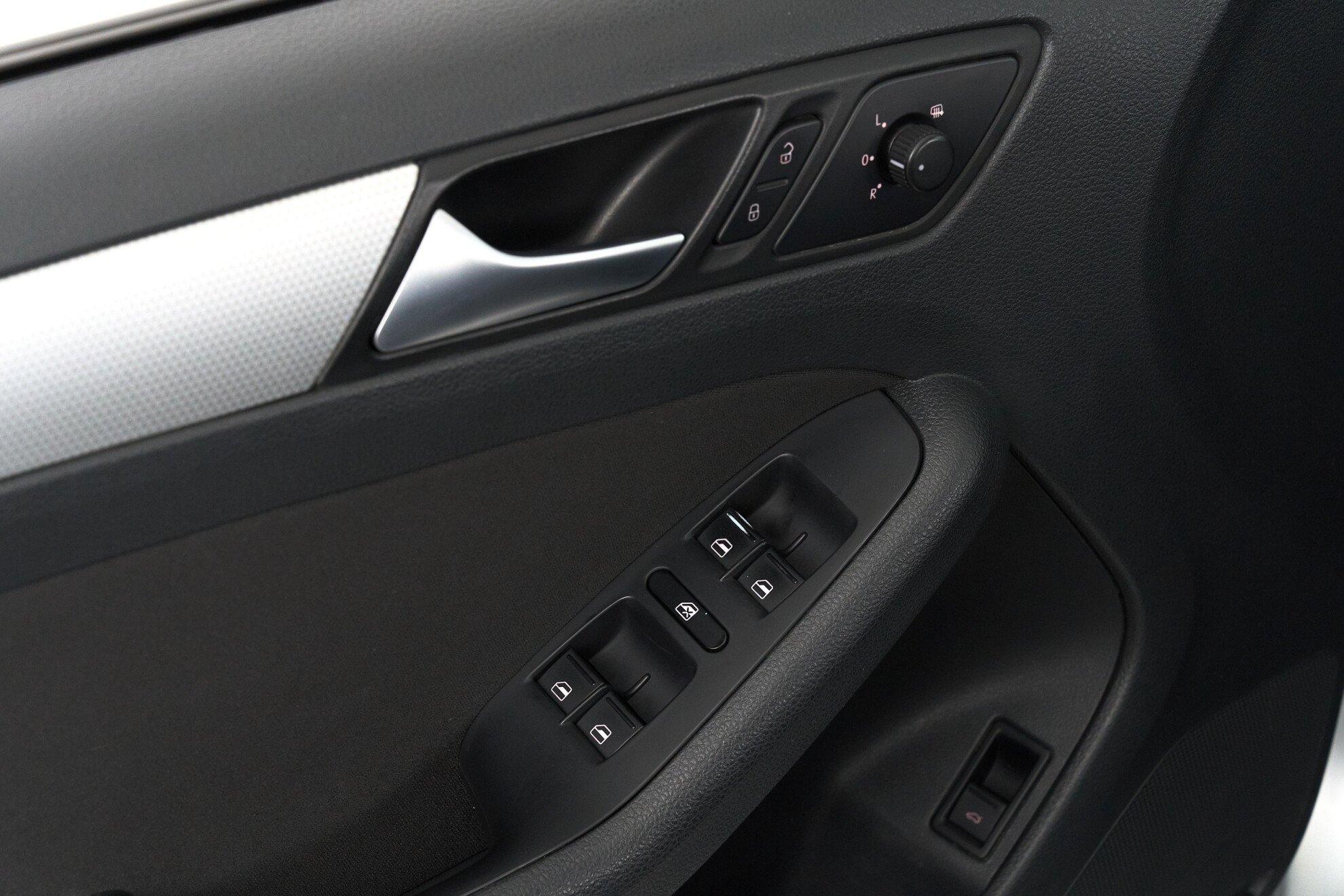 Volkswagen Jetta 2013, серебряный