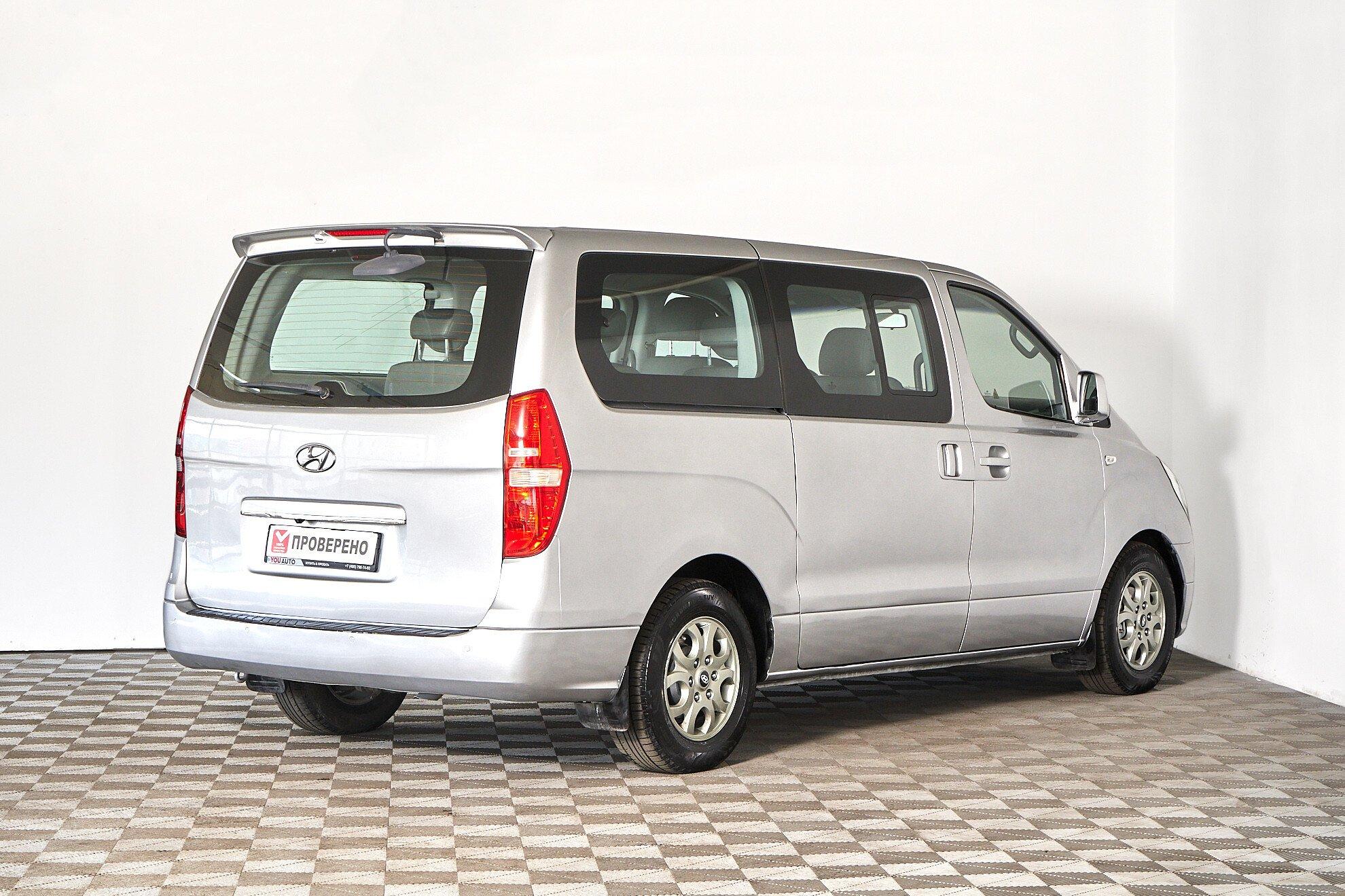 Hyundai Grand Starex 2012, серебряный