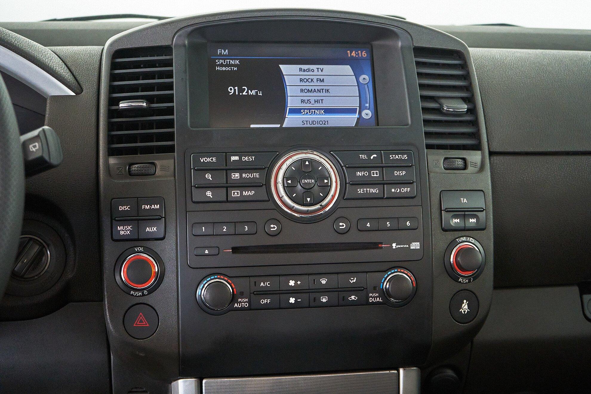 Nissan Pathfinder 2011, черный