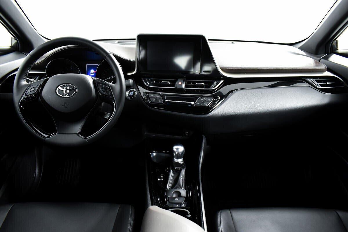 Toyota C-HR 2018, серый