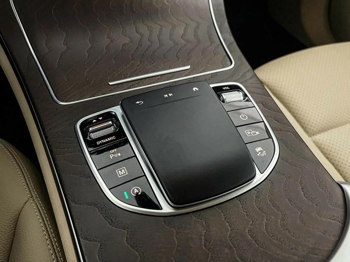Mercedes-Benz GLC 2021, серый