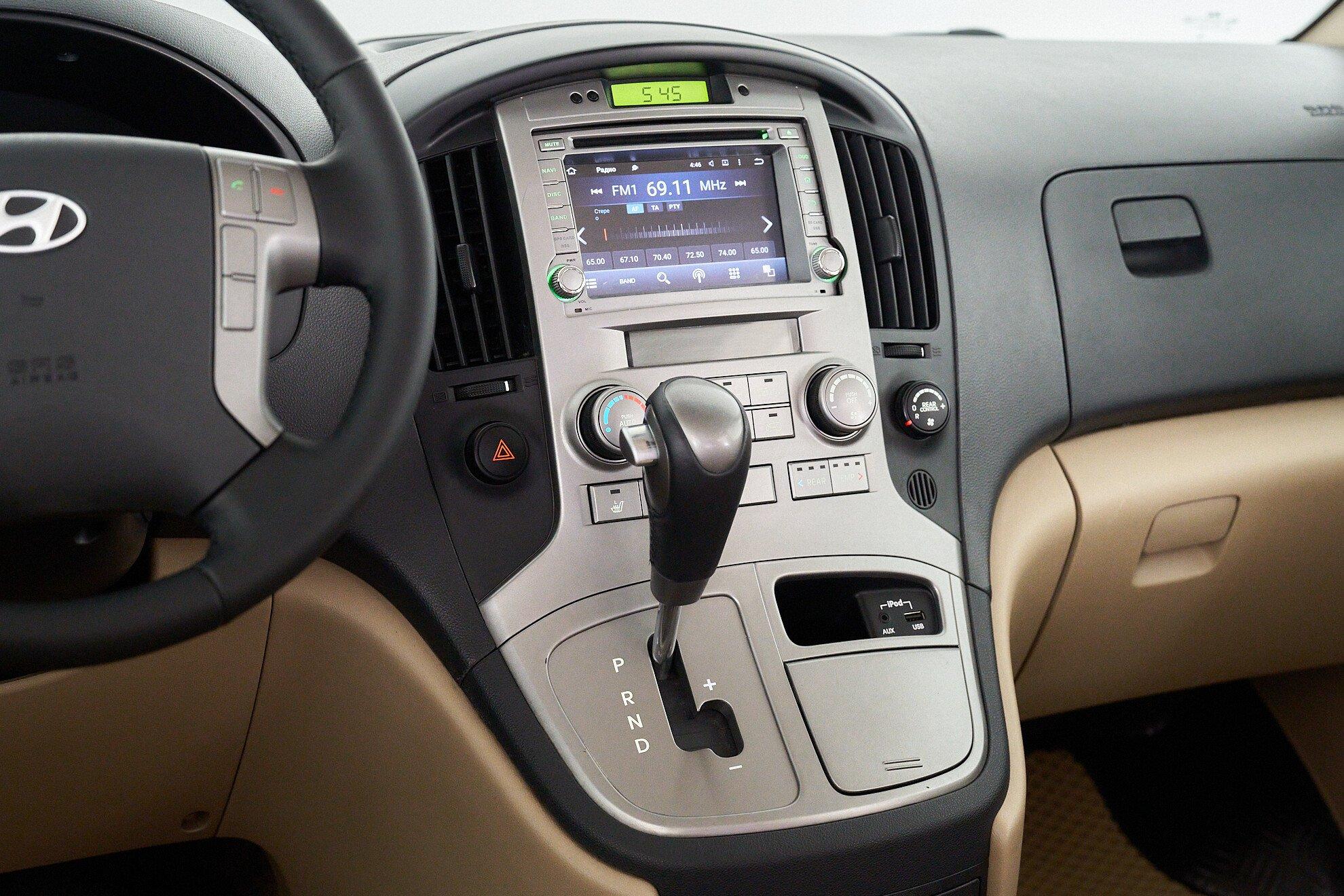 Hyundai Grand Starex 2013, серебряный