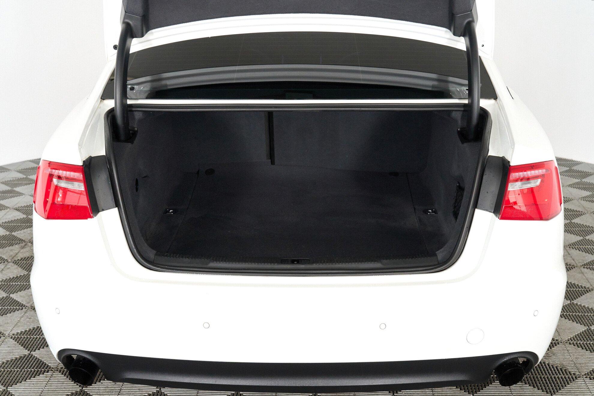 Audi A6 2011, белый